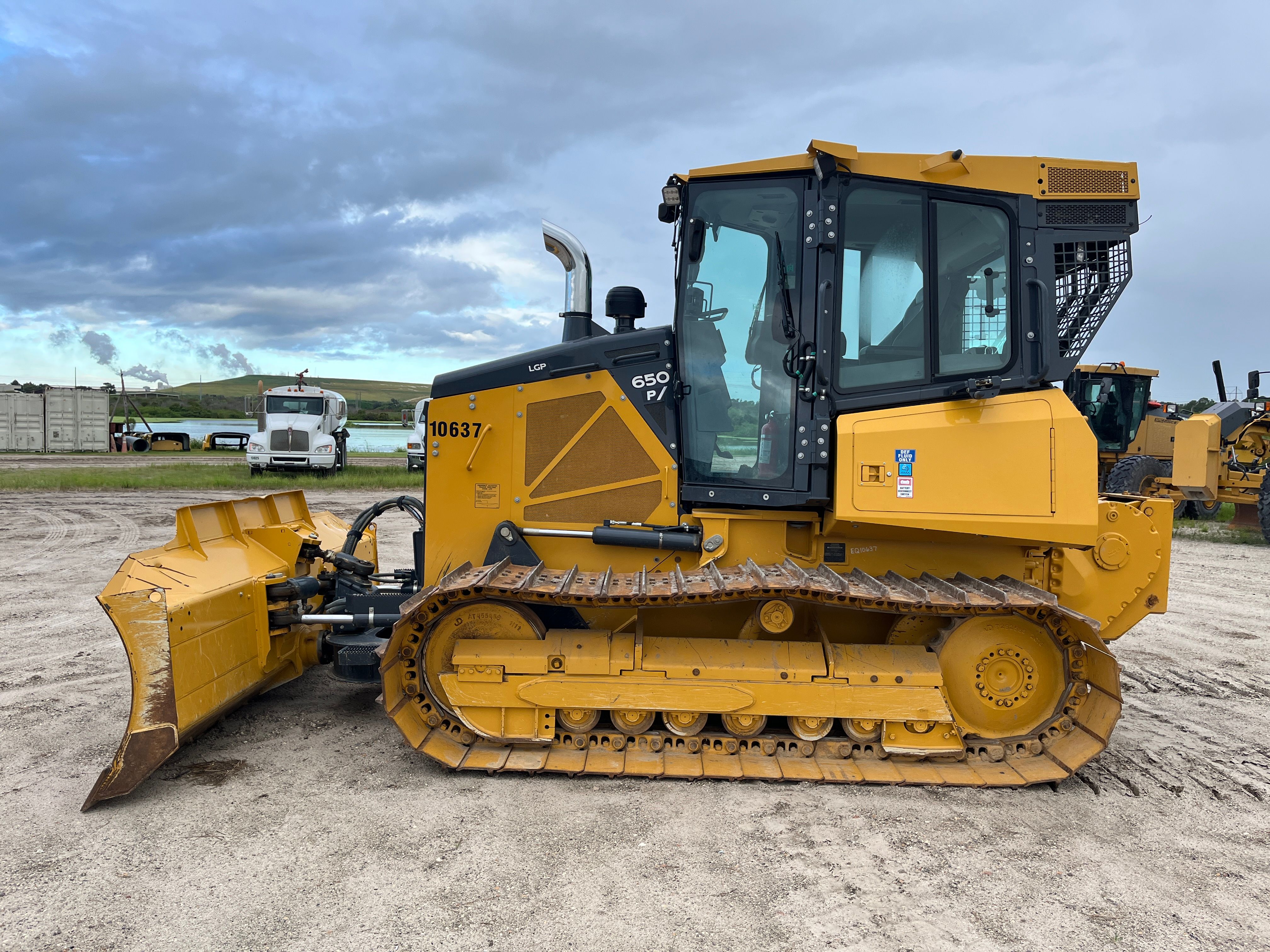 2023 JOHN DEERE 650 P-TIER Photo 2 Thumbnail