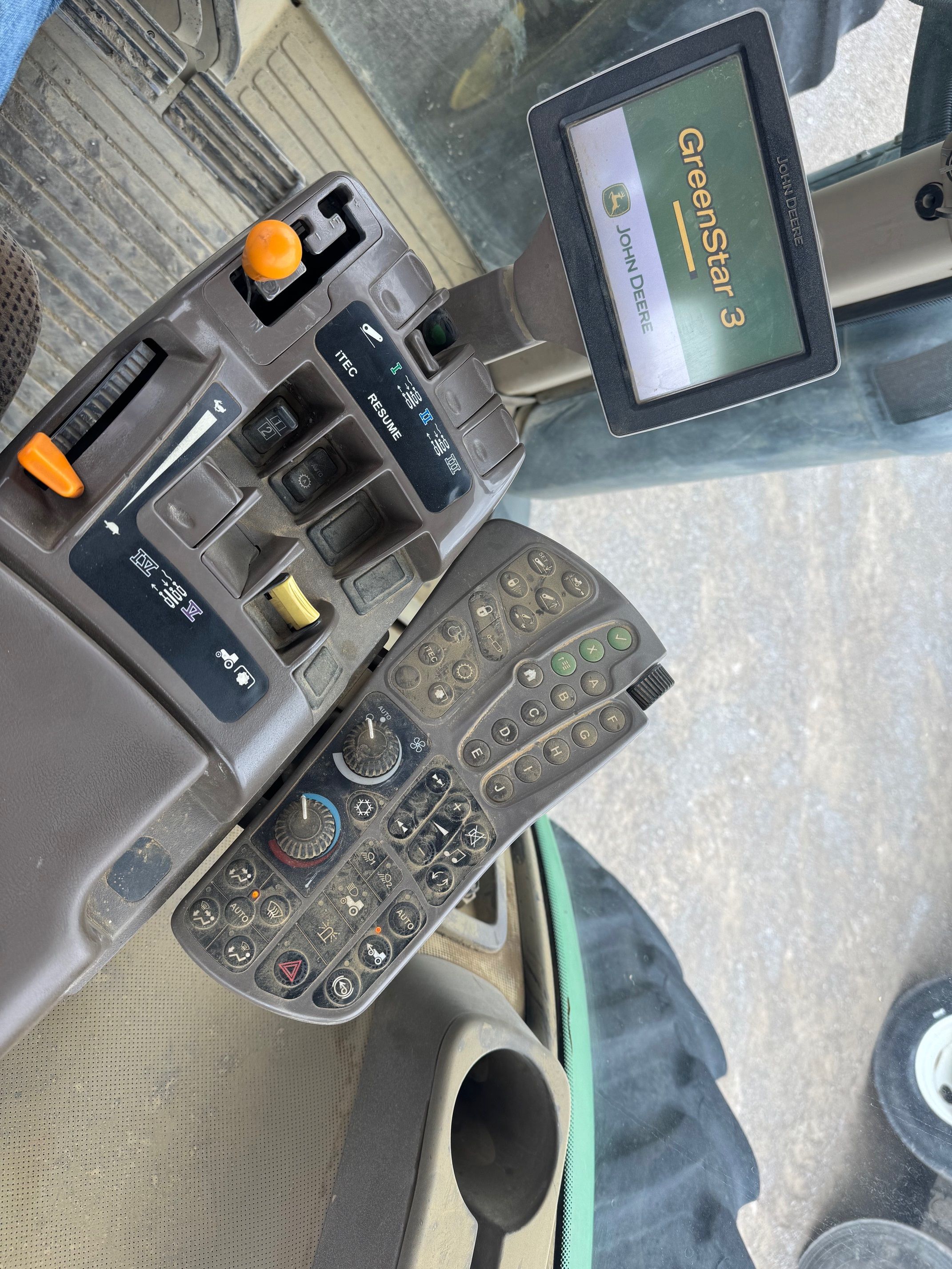 2014 JOHN DEERE 8285R Photo 7 Thumbnail