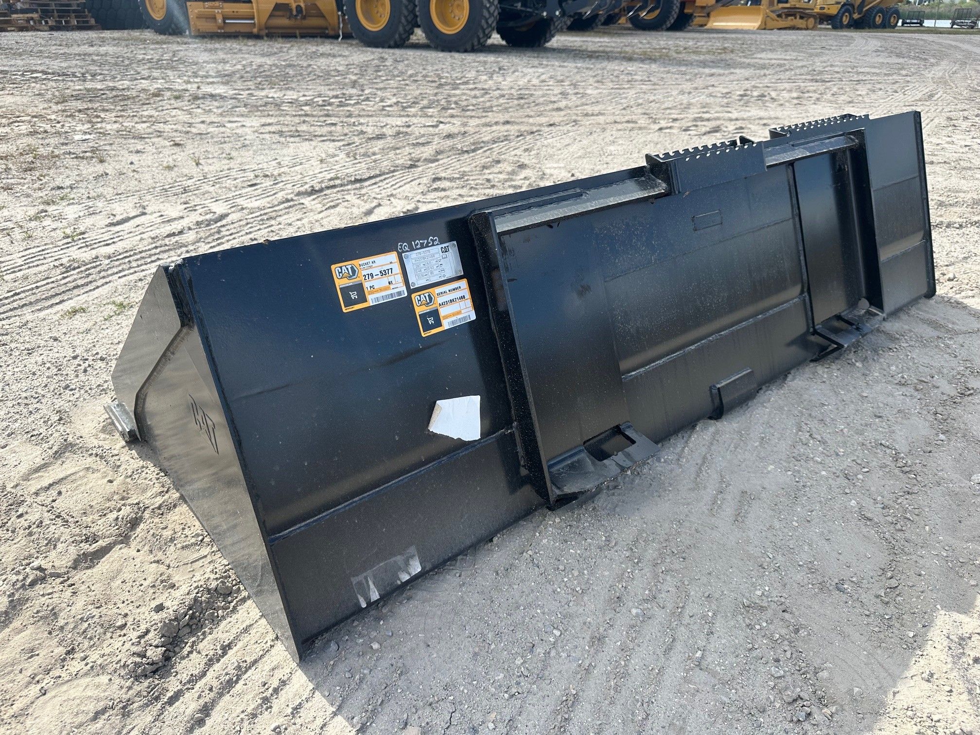 CAT 299D3 80" Skid Steer Bucket Photo 2 Thumbnail