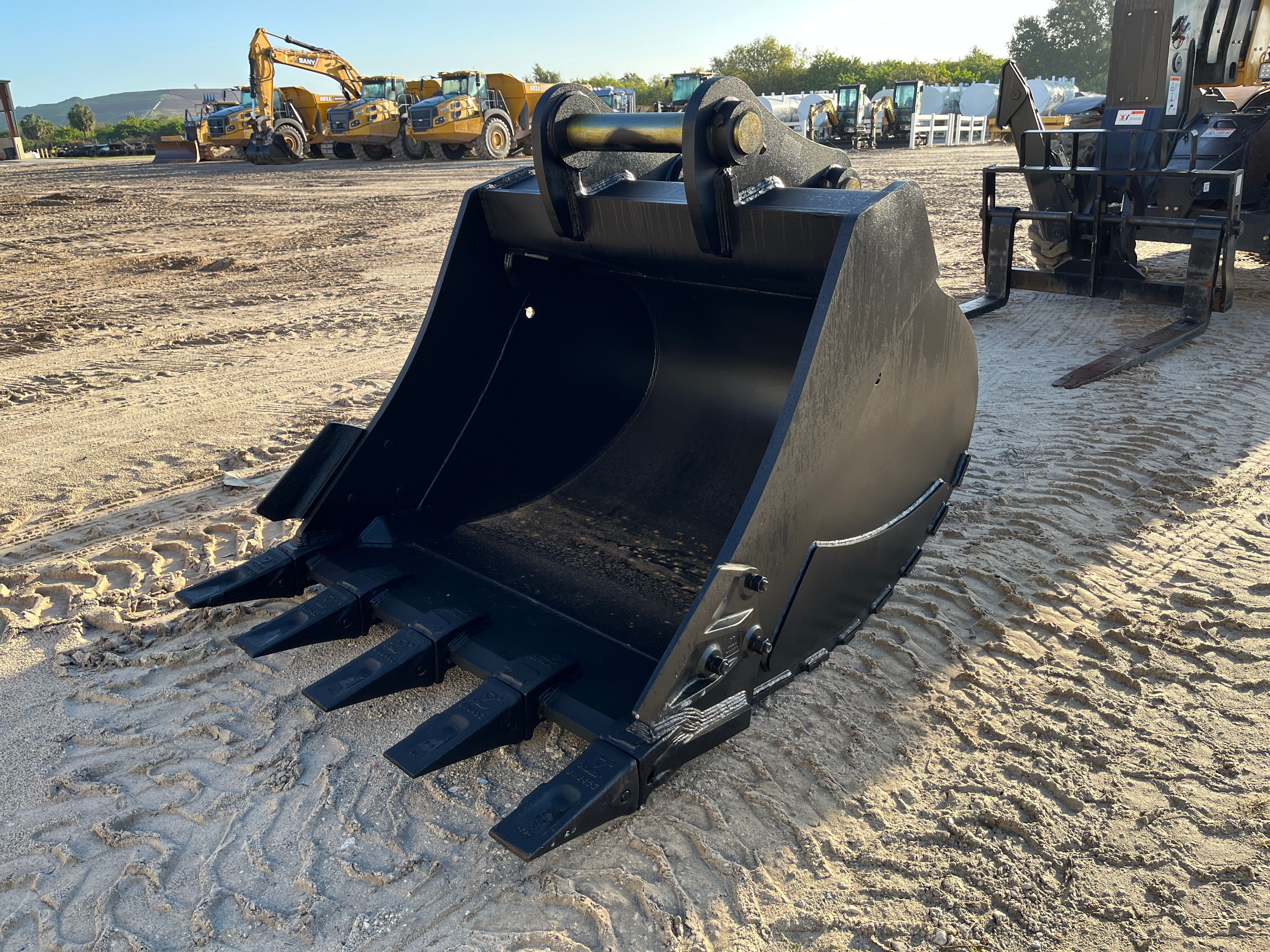 60" BUCKET FOR SY385C Photo 1 Thumbnail