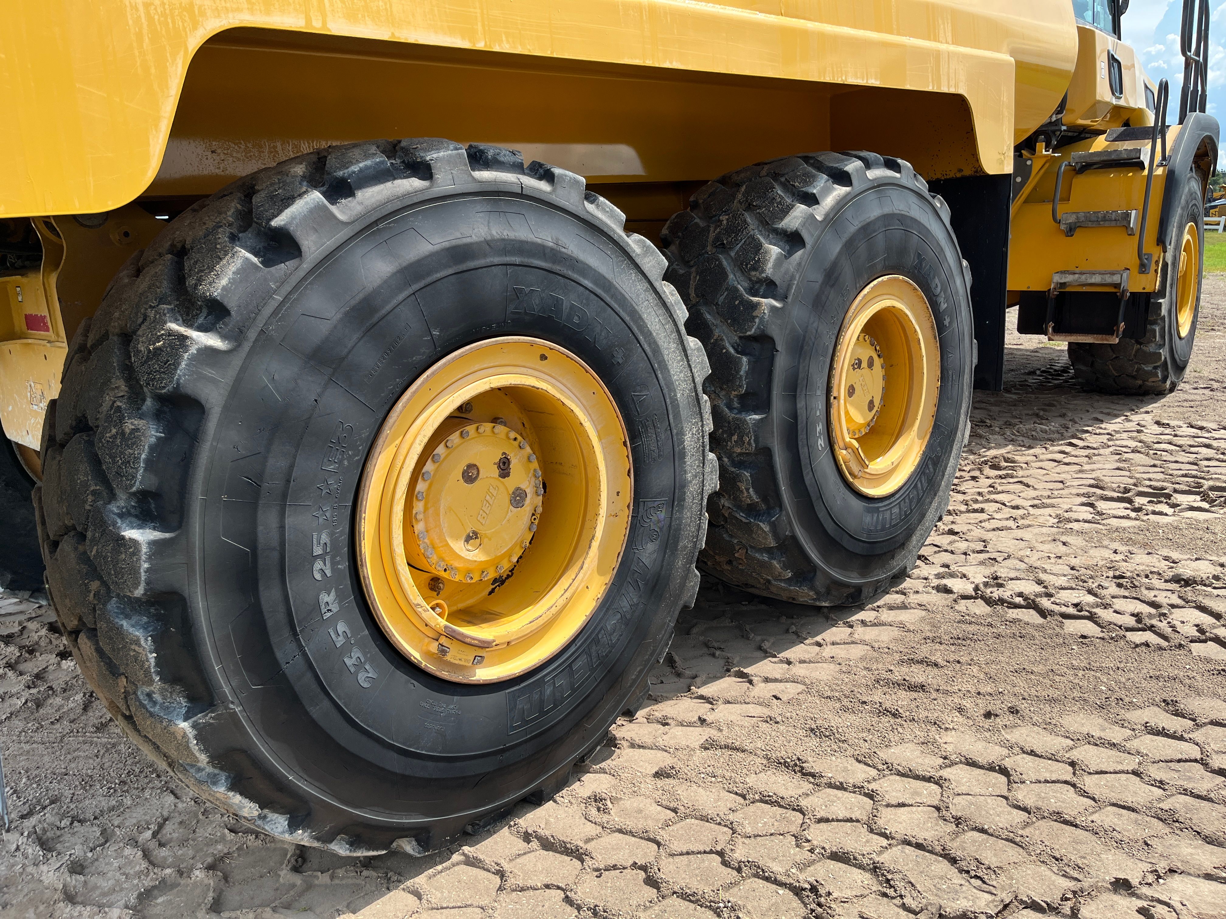 2016 BELL B25E Photo 13 Thumbnail