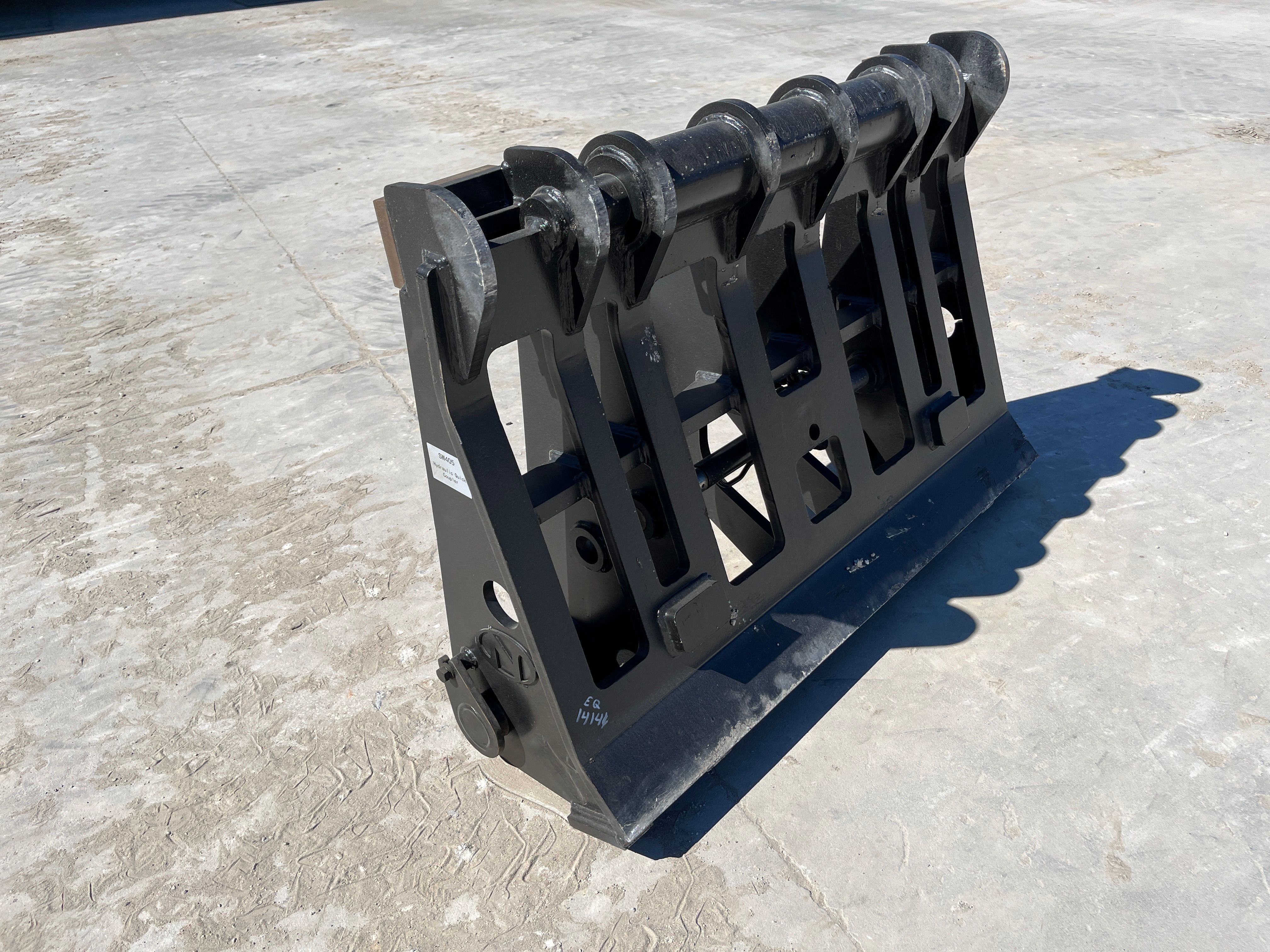 QCH HYDRAULIC QUICK COUPLER FOR SW405K Photo 2 Thumbnail