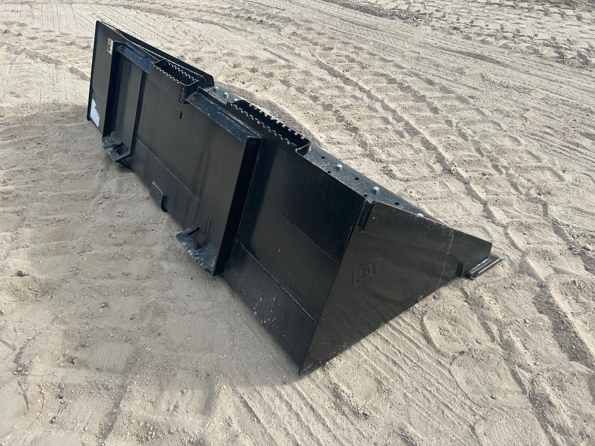 CAT 299D3 80" Skid Steer Bucket Photo 3 Thumbnail