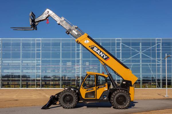 Understanding Telehandlers: From Weight to Lifting Capacity | Newman ...