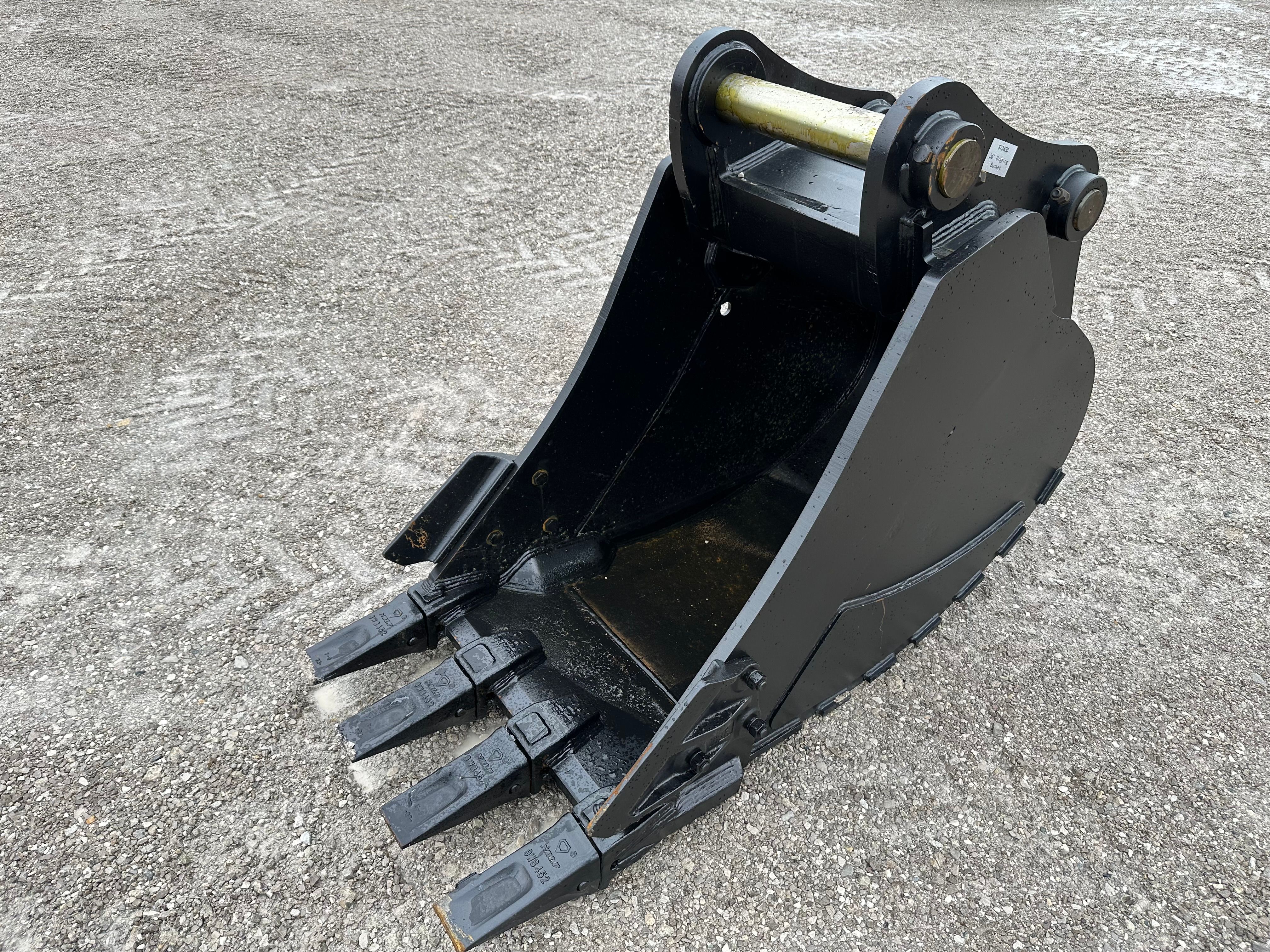 36" BUCKET FOR SY385C Photo 3 Thumbnail