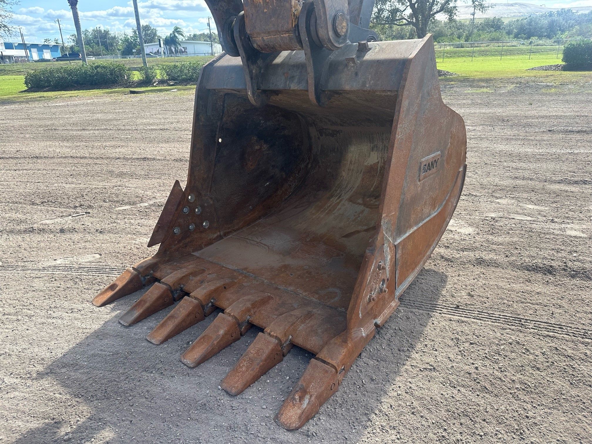 60" BUCKET FOR SY365C Photo 1 Thumbnail