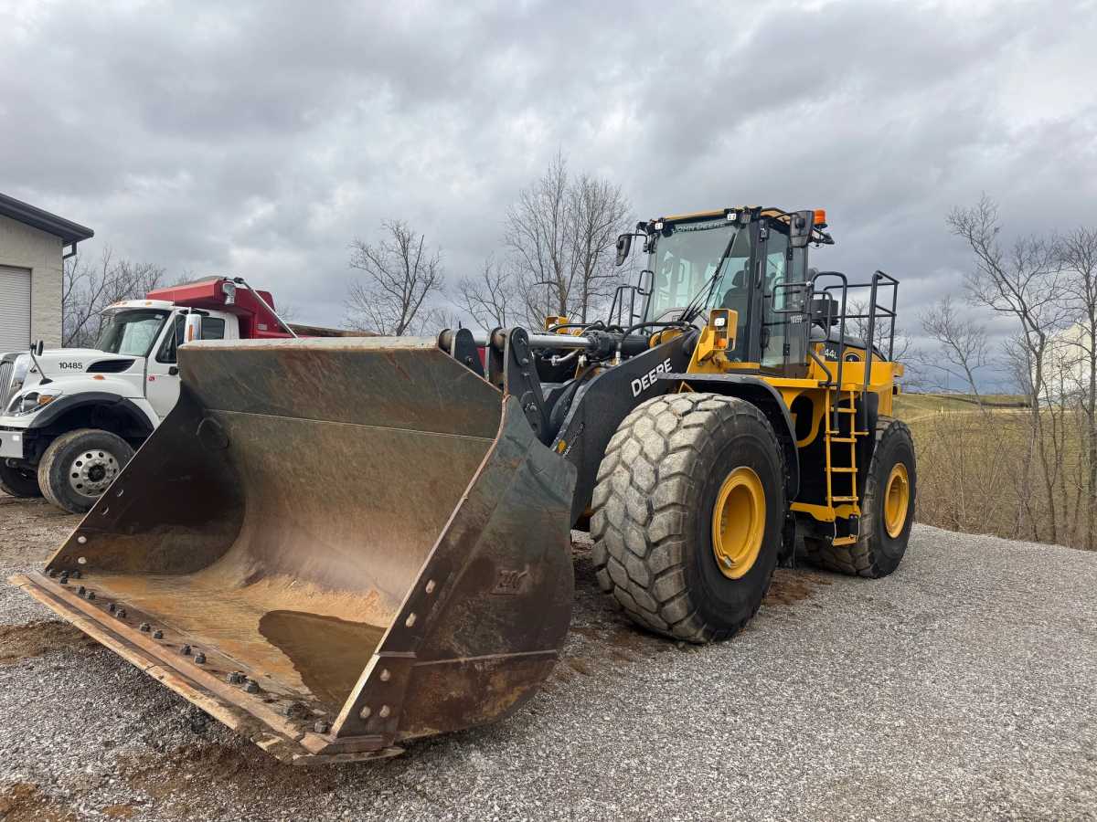 2022 JOHN DEERE JOHN DEERE 844L 8CU YARD WHEEL LOADER Photo 1