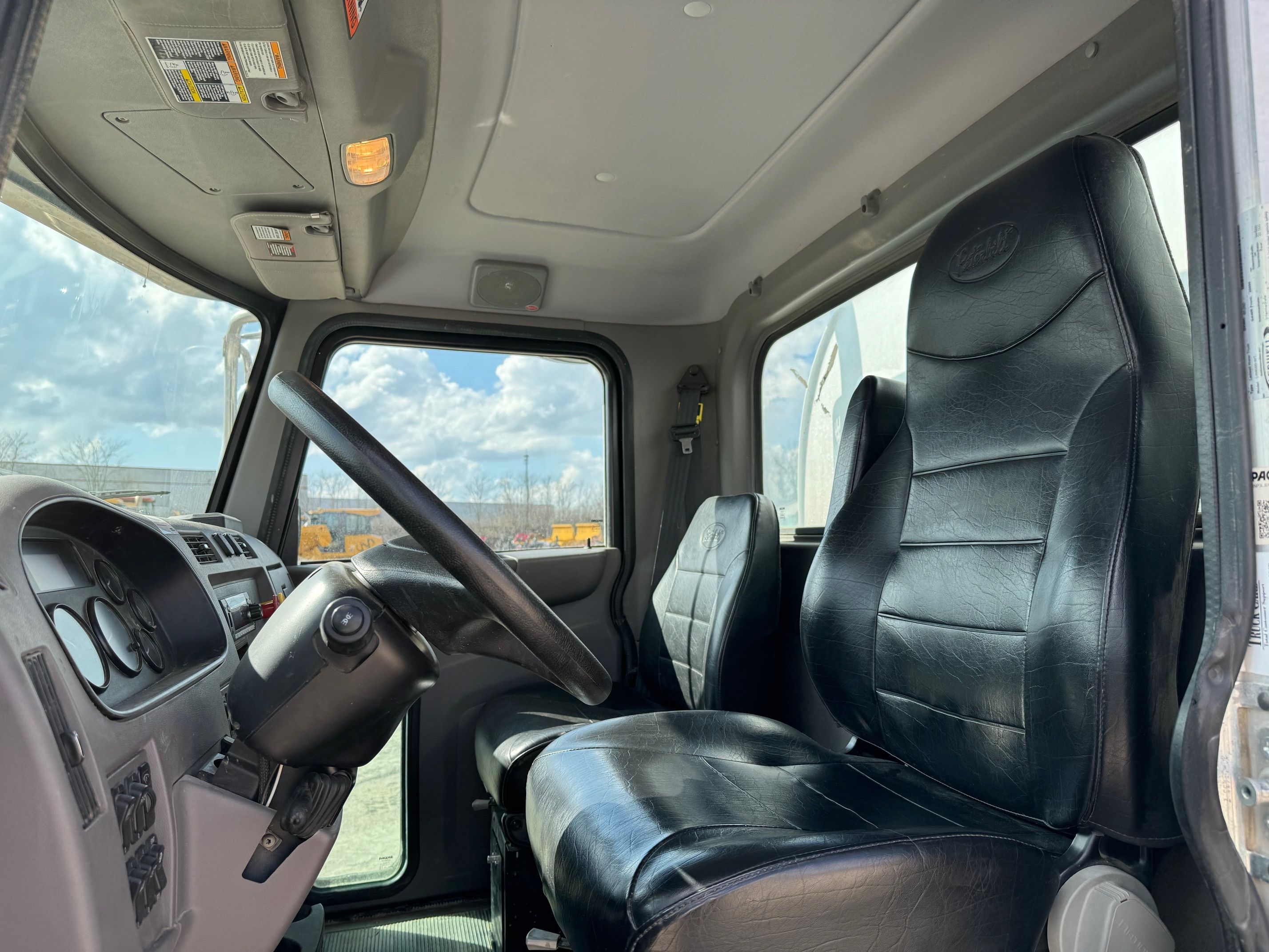 2022 PETERBILT 348 WATER Photo 7 Thumbnail