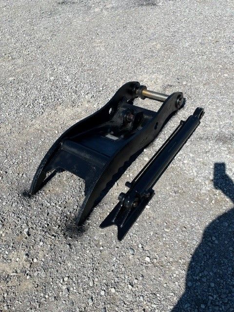 THUMB FOR SY95C (FOR USE W/ QUICK COUPLER) Photo 1 Thumbnail