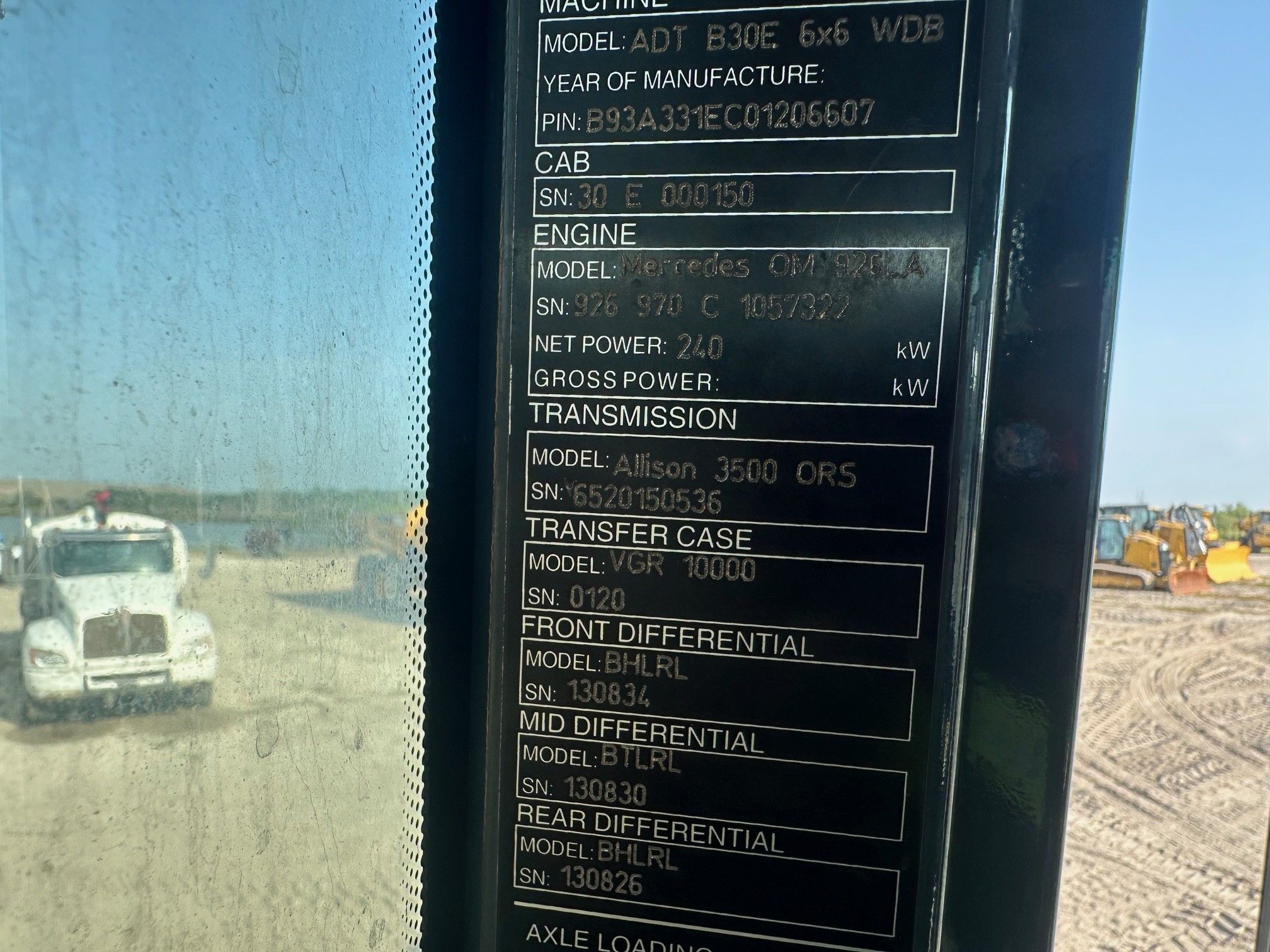 2014 BELL B30E Photo 11 Thumbnail