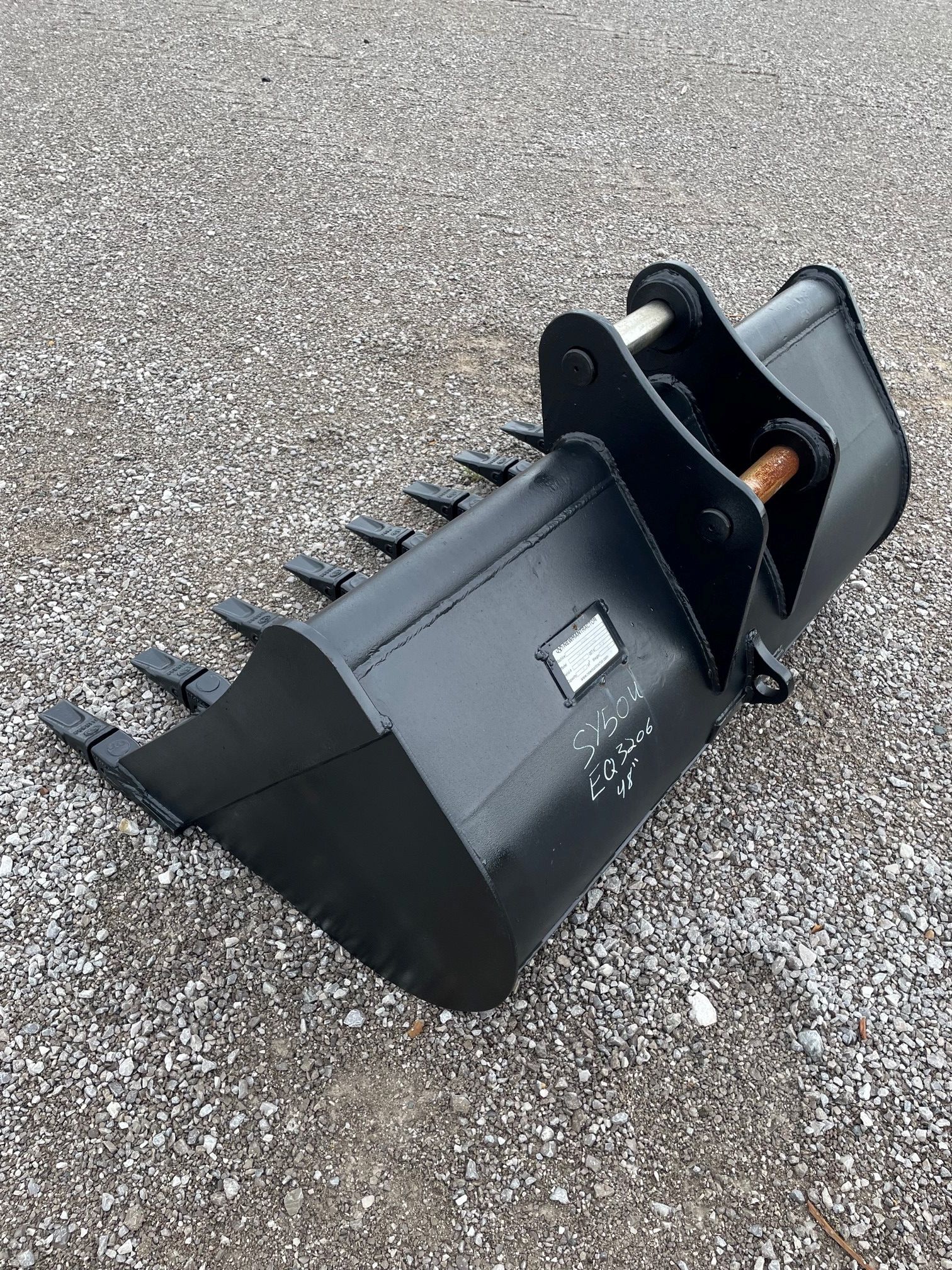 48" EXCAVATOR DIGGING BUCKET 45MM PIN Photo 2 Thumbnail