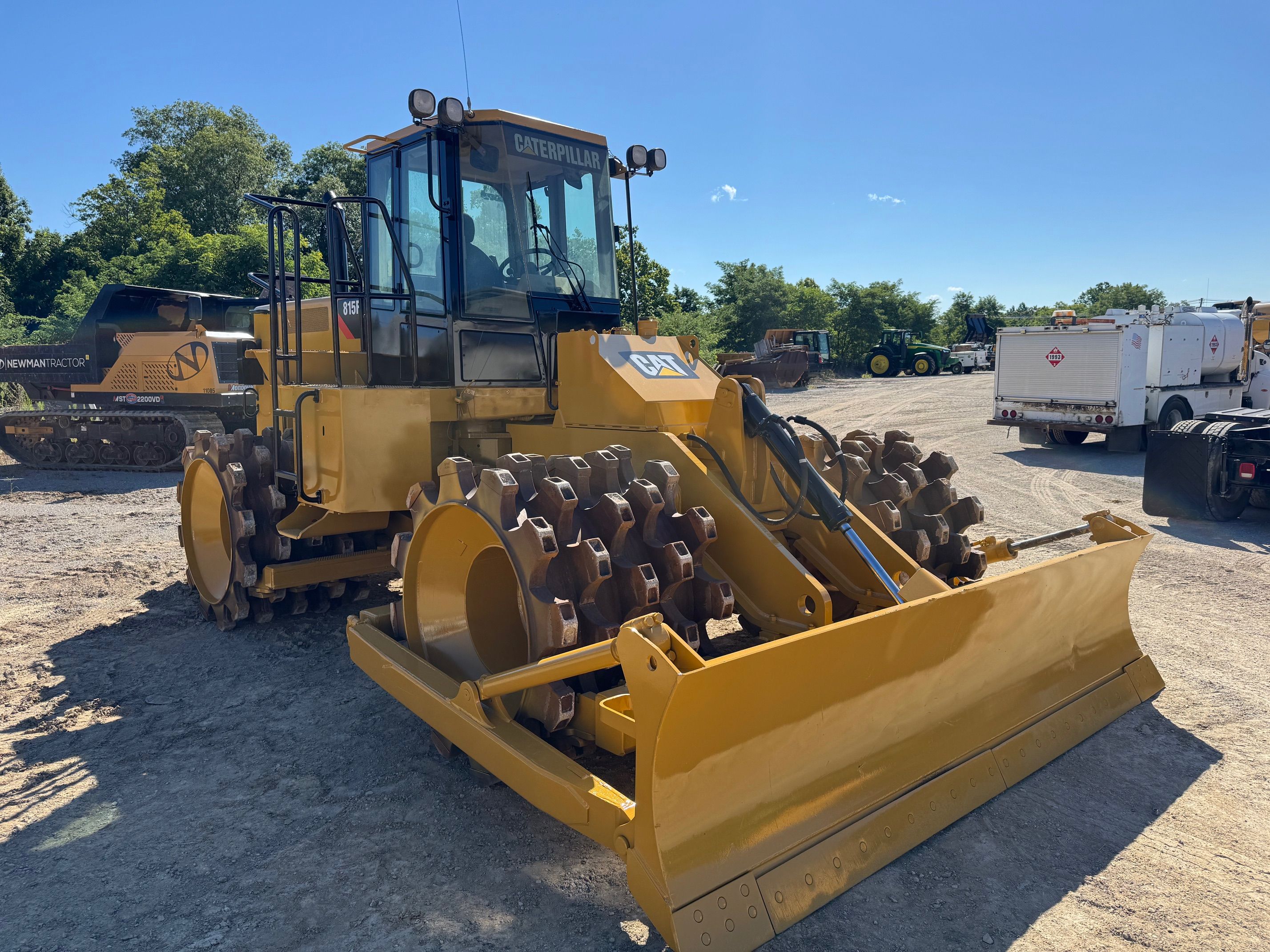 2006 CAT 815F Photo 6 Thumbnail