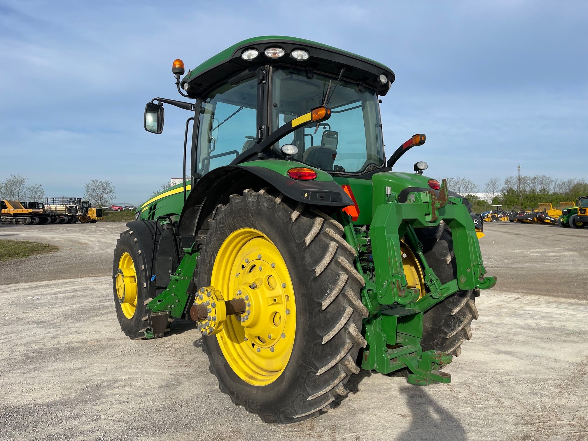2019 JOHN DEERE 8320R Photo 2 Thumbnail