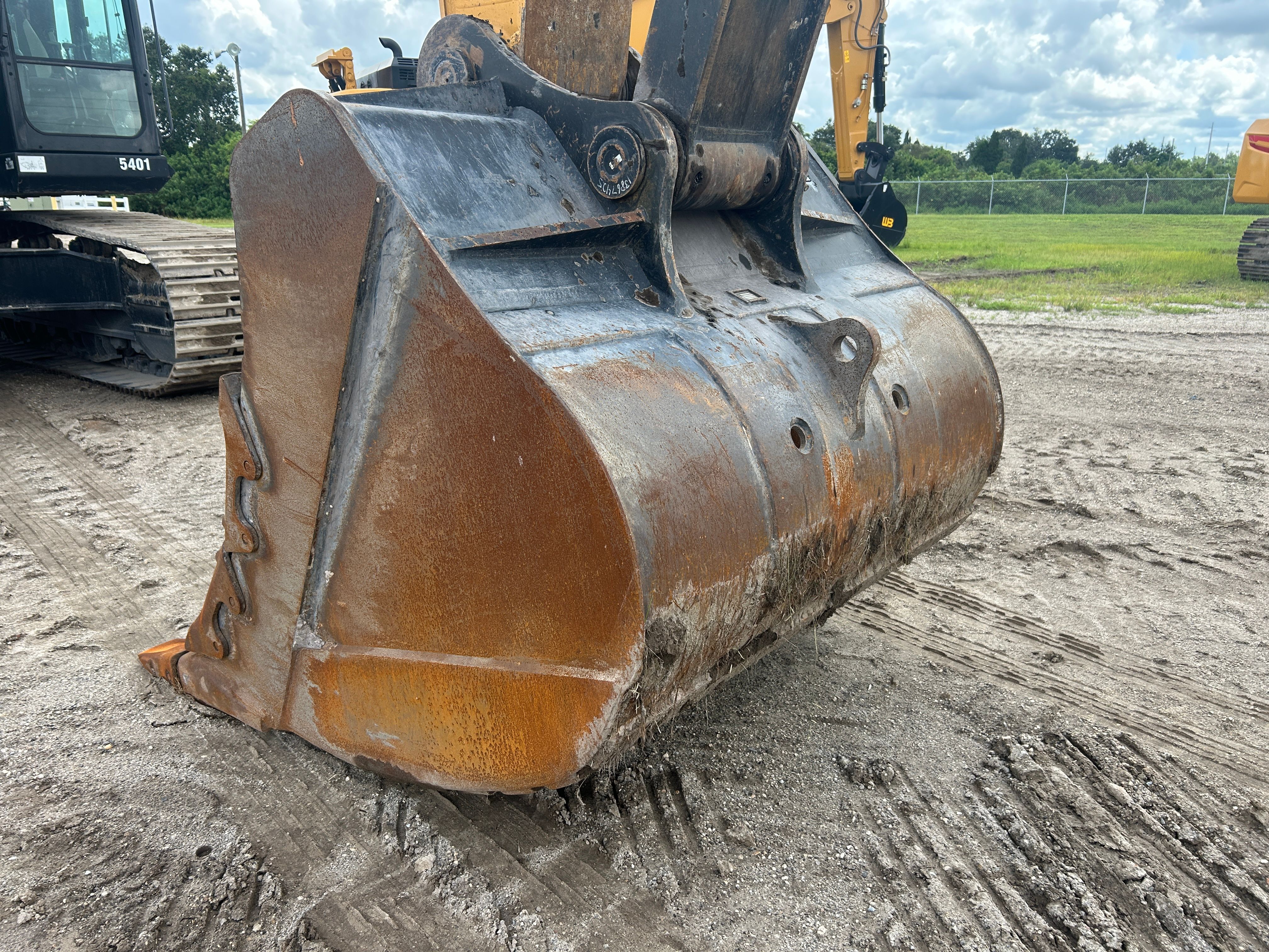 72" BUCKET FOR SY500H Photo 2 Thumbnail