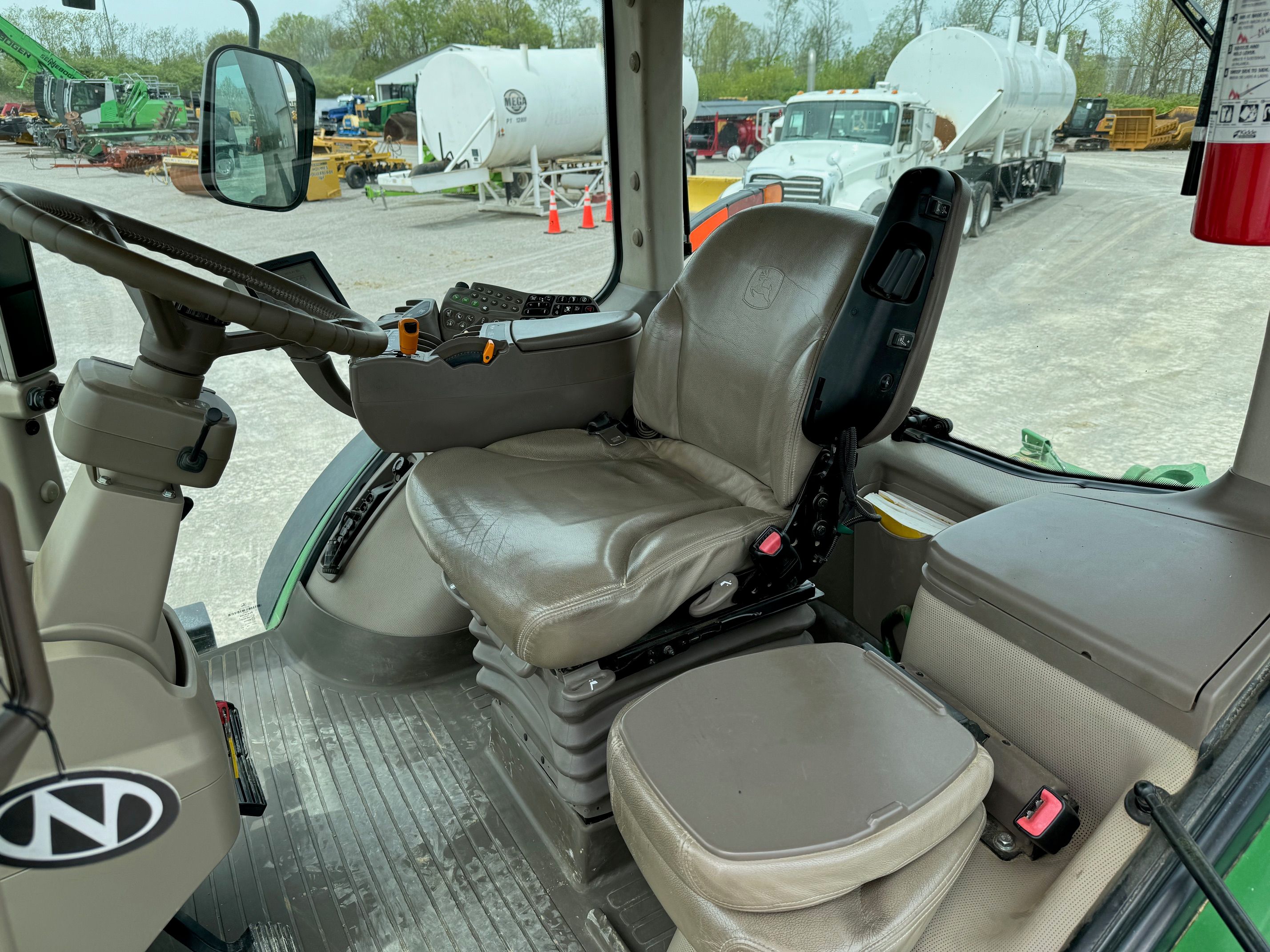 2012 JOHN DEERE 8360R Photo 6 Thumbnail