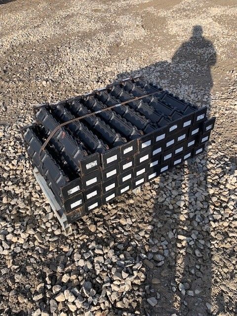 SET OF 32 TRACK TRACTION PADS FOR SY155U Photo 1 Thumbnail