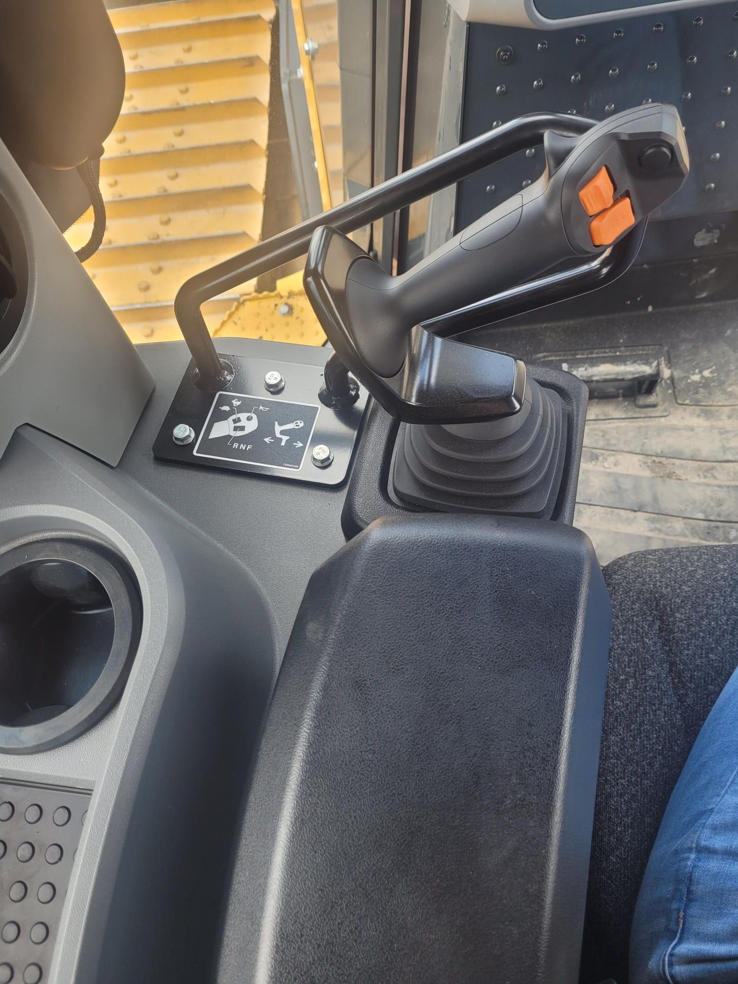 2023 JOHN DEERE 850L WLT Photo 9 Thumbnail