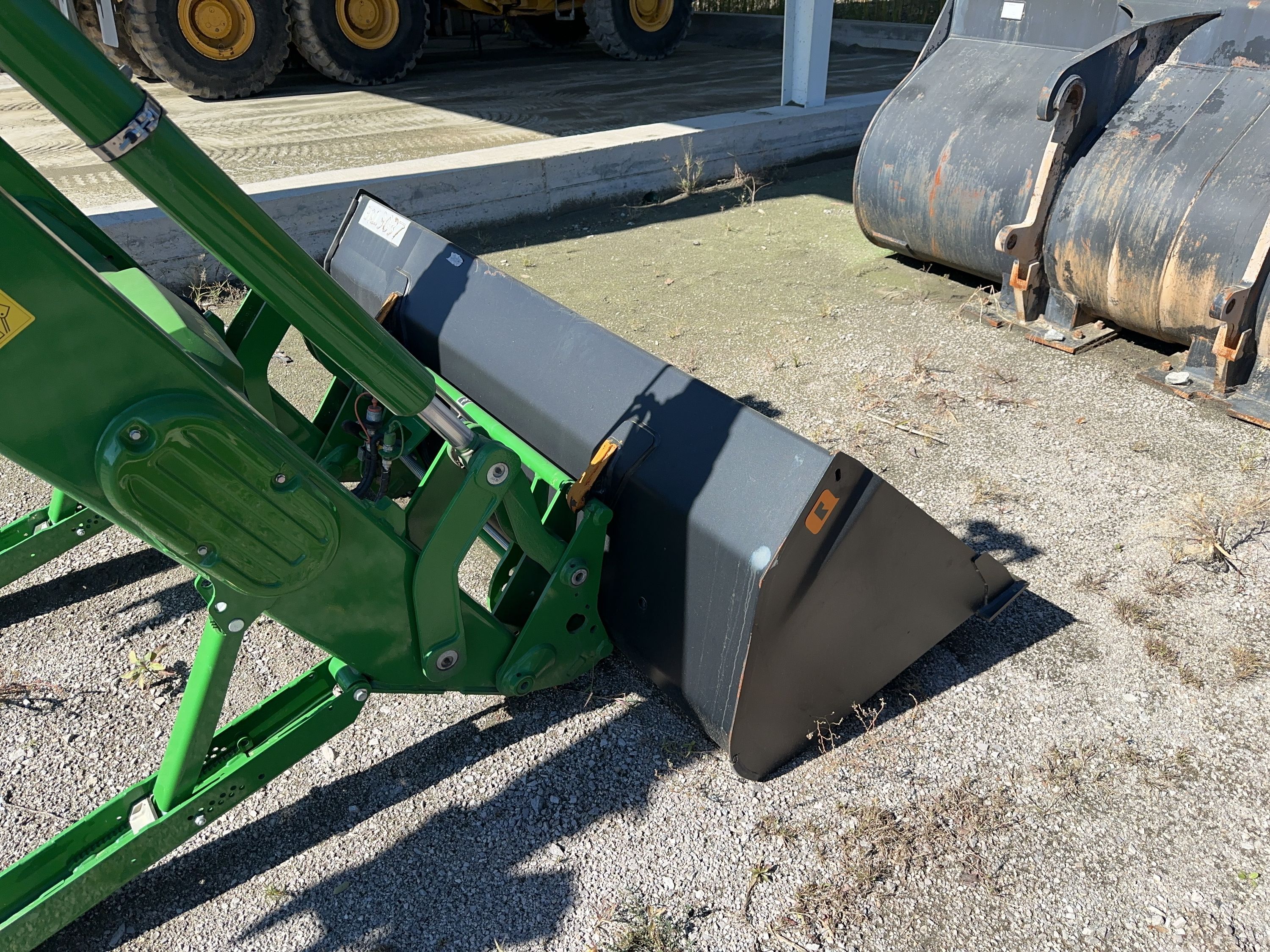 LOADER BUCKET FOR 6195M Photo 3 Thumbnail