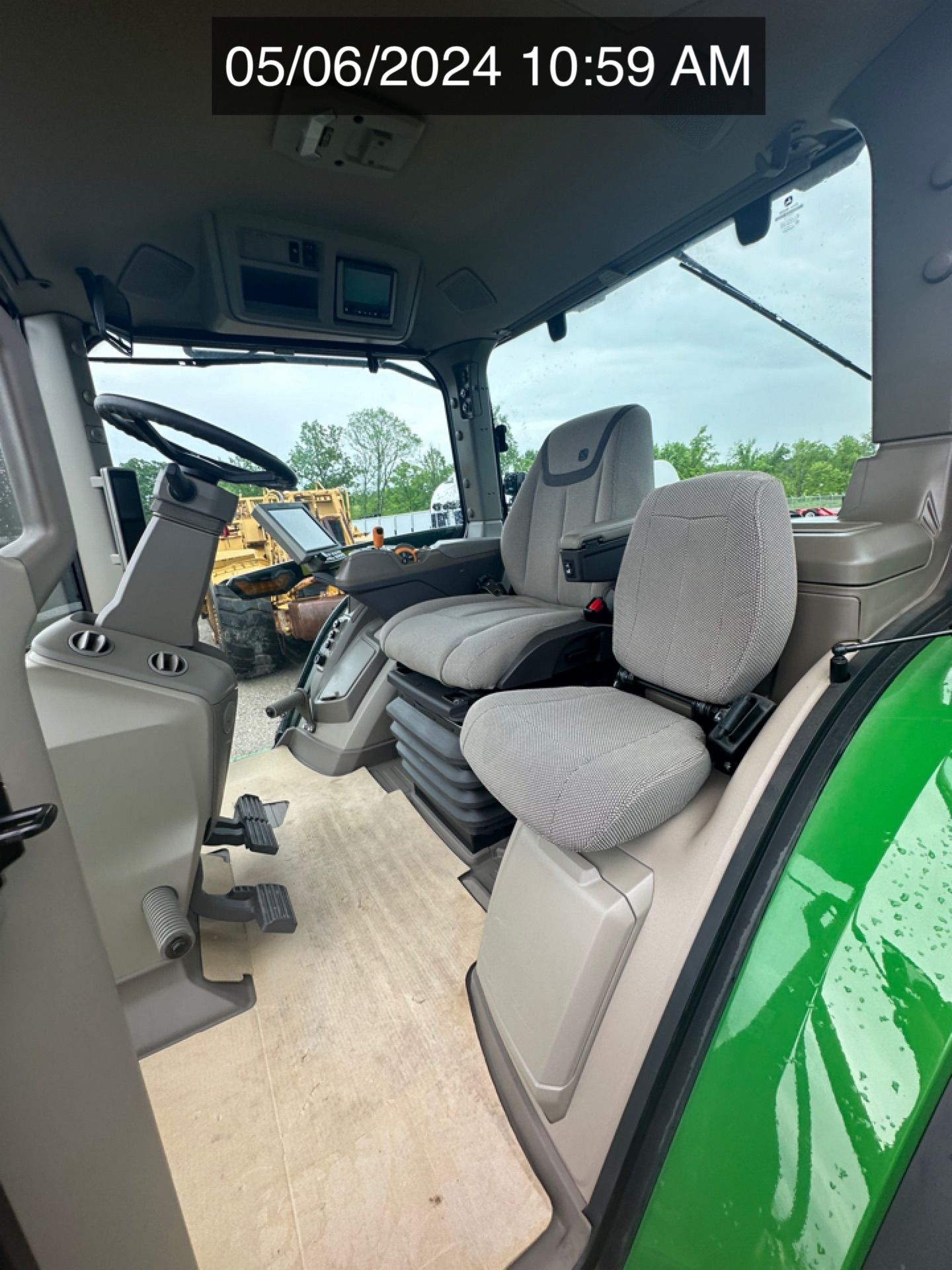 2023 JOHN DEERE 8R 310 Photo 9 Thumbnail