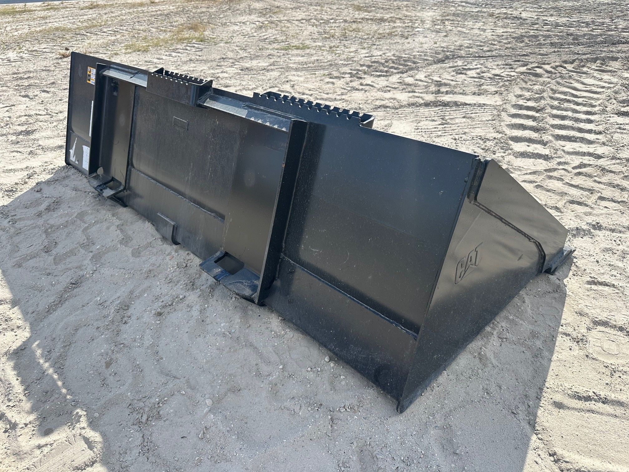 CAT 299D3 80" Skid Steer Bucket Photo 3 Thumbnail