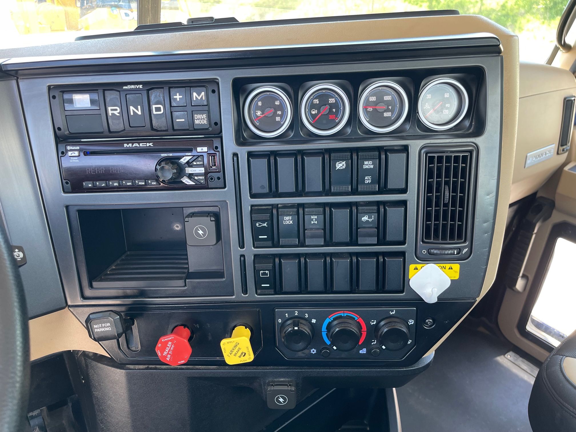 2021 MACK PI64T Photo 6 Thumbnail