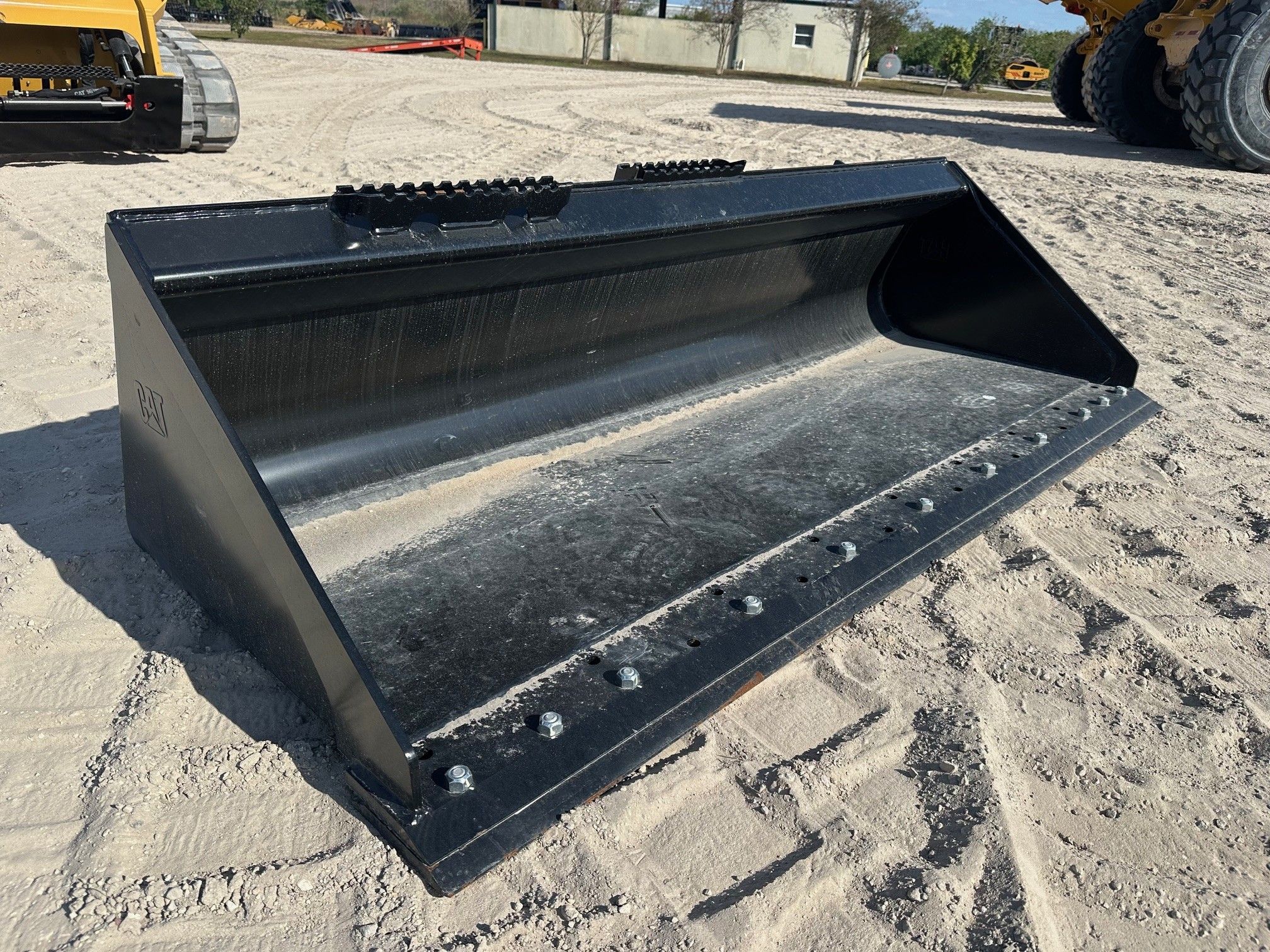 CAT 299D3 80" Skid Steer Bucket Photo 4 Thumbnail