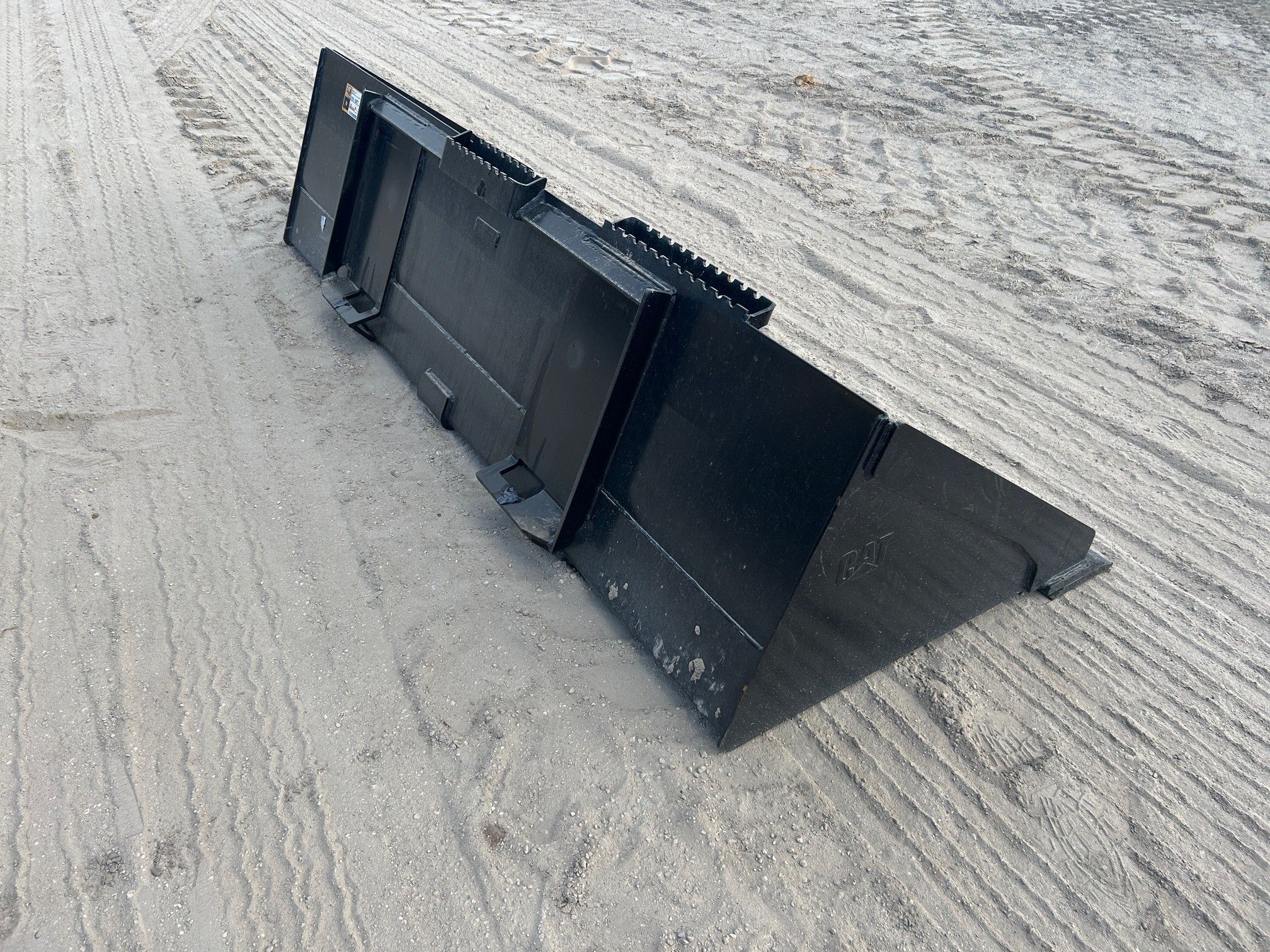 CAT 299D3 80" Skid Steer Bucket Photo 3 Thumbnail