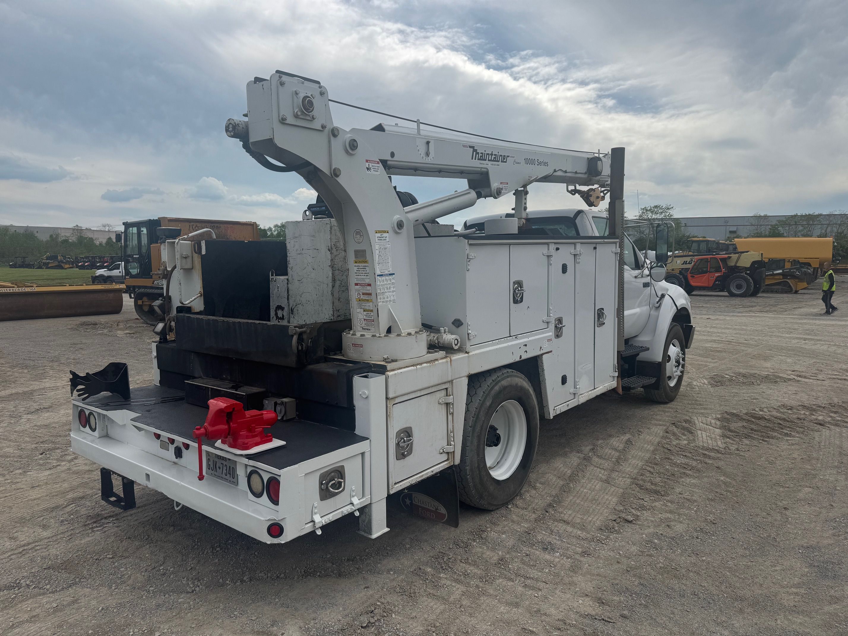 2009 FORD F750 SERVICE TRUCK Photo 3 Thumbnail