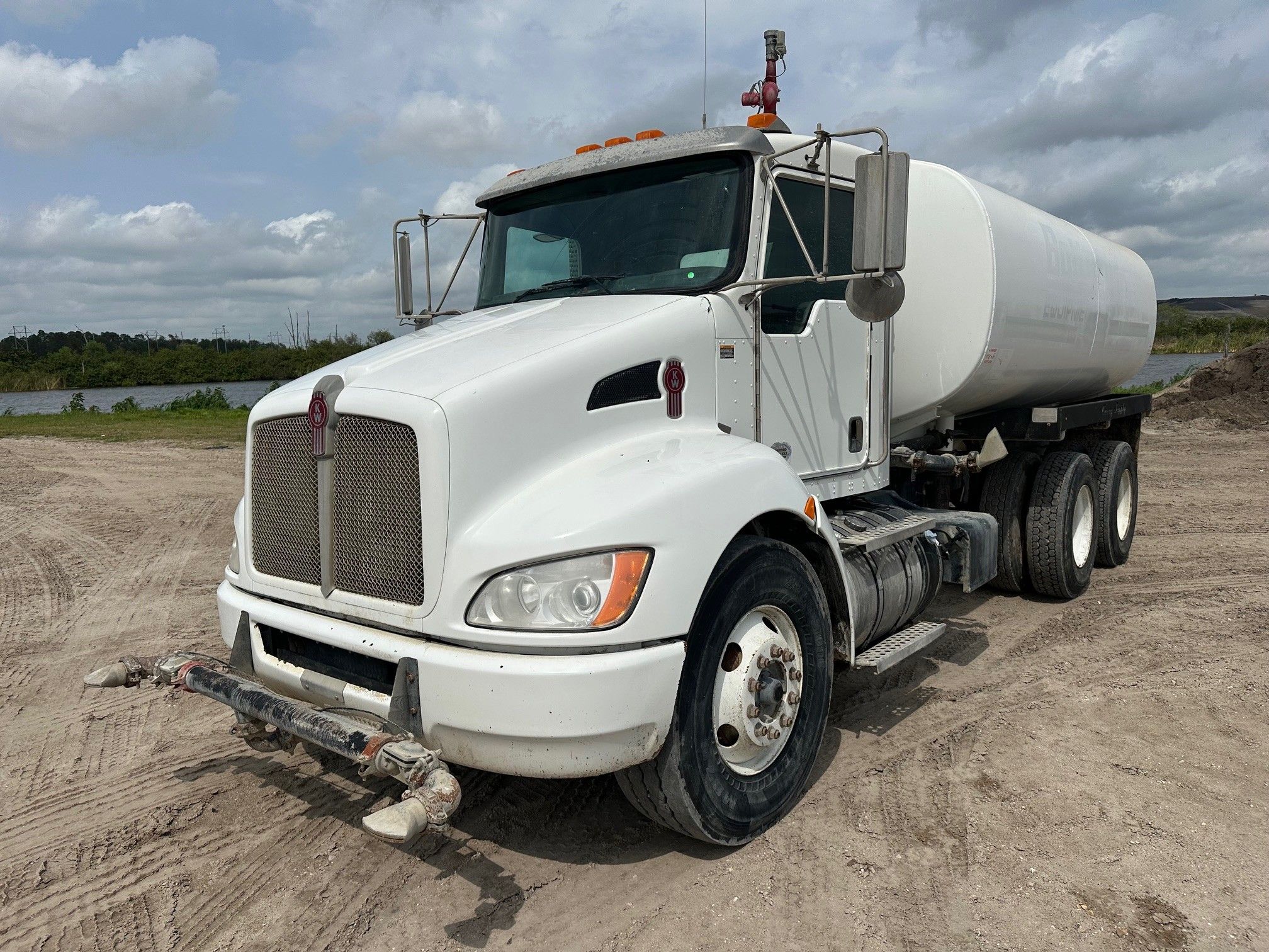 2019 KENWORTH T370 WATER Photo 1 Thumbnail