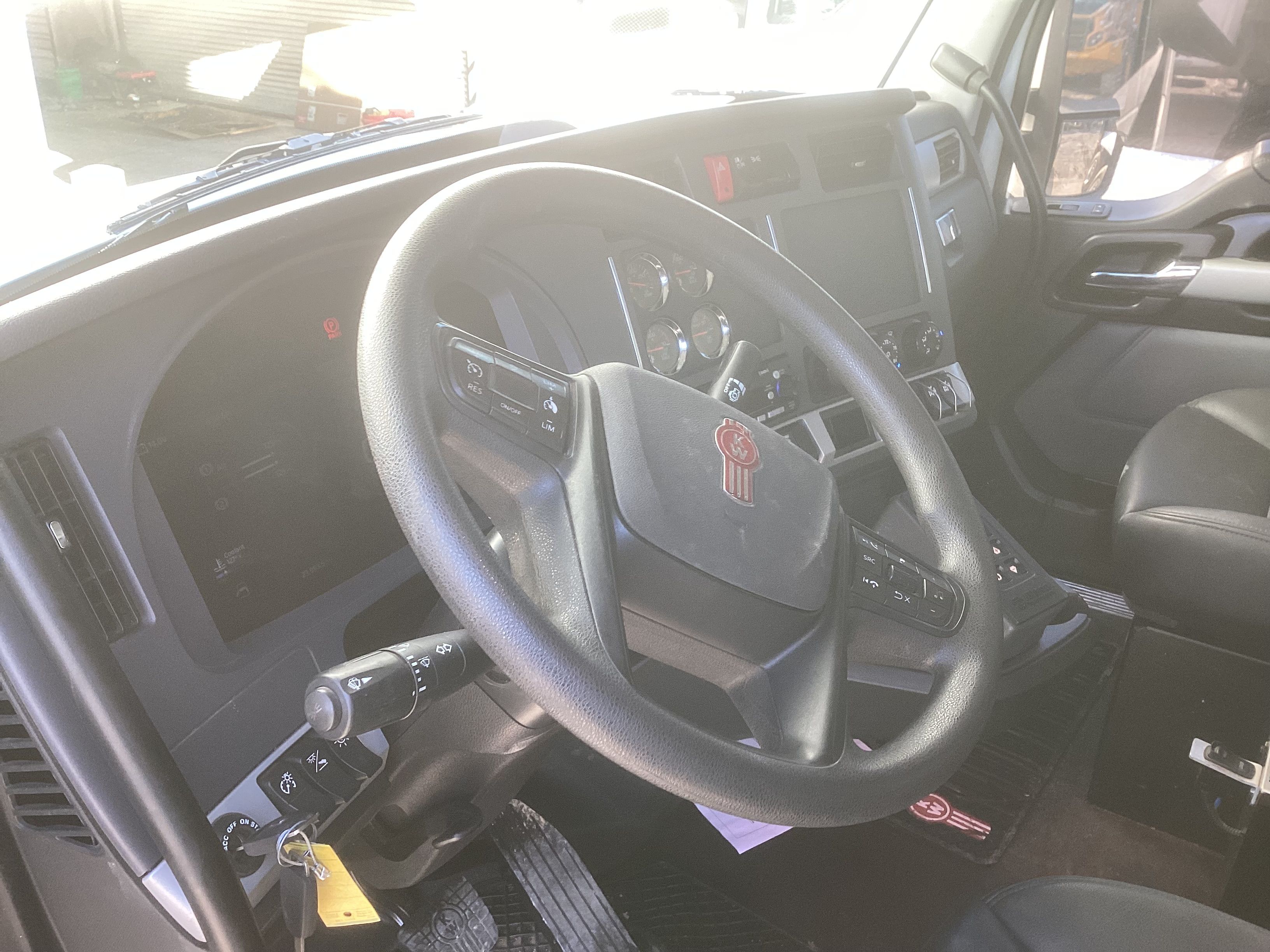 2024 KENWORTH T880 DUMP Photo 9 Thumbnail