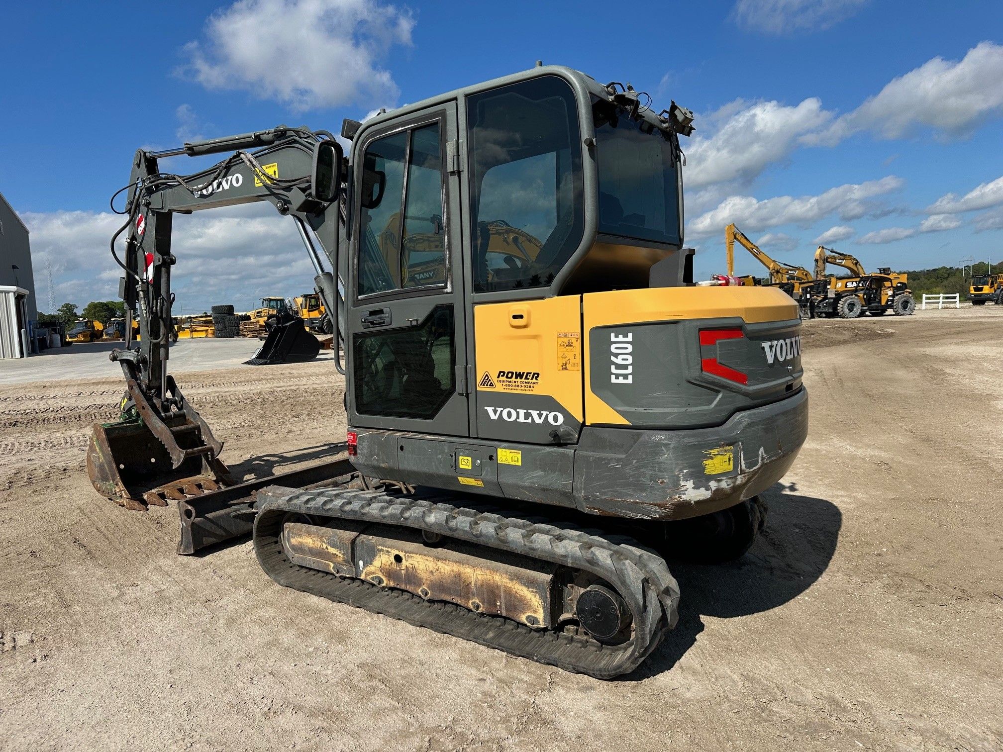 2017 VOLVO EC60E Photo 3 Thumbnail