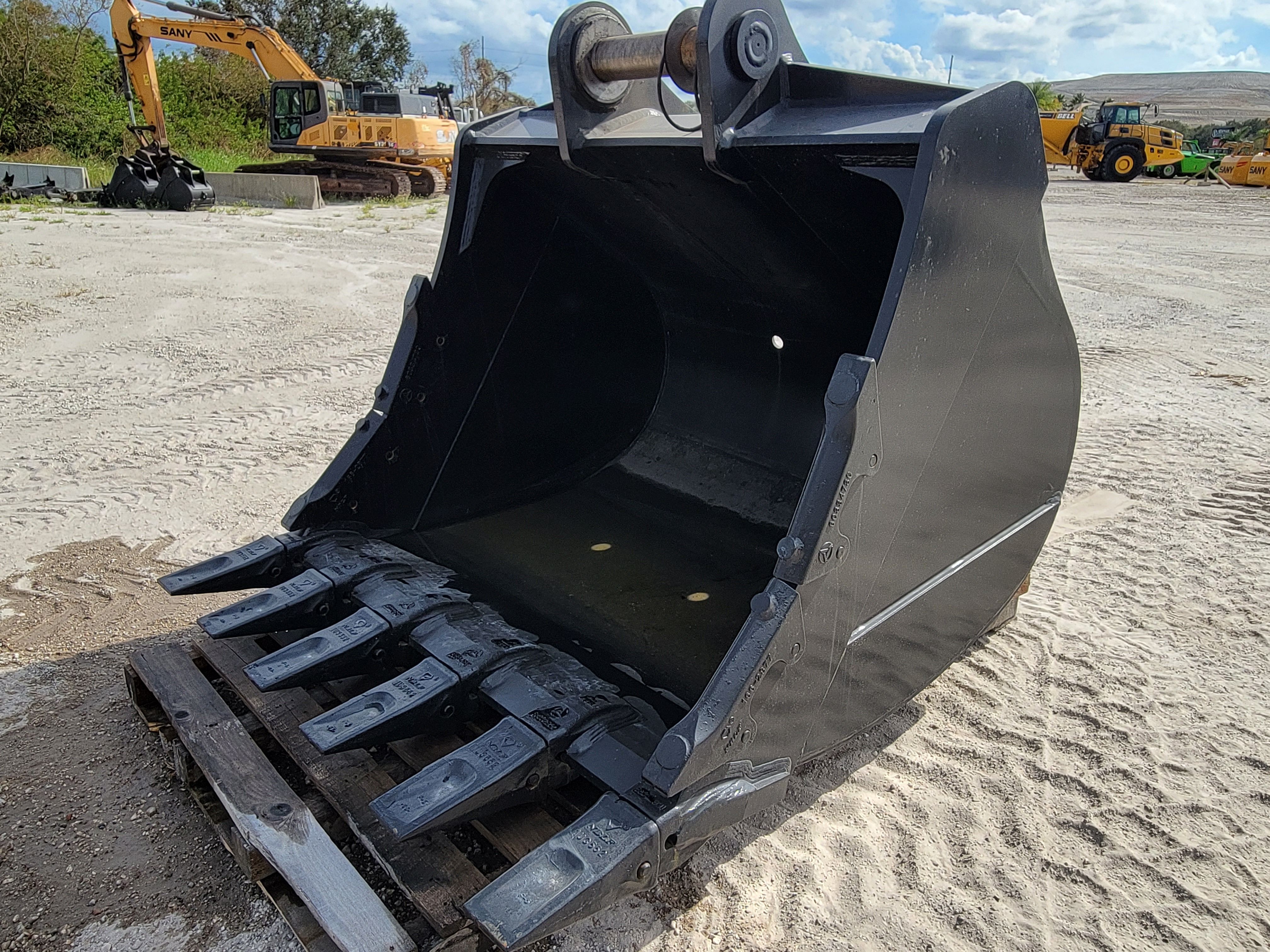 72" BUCKET FOR SY500H Photo 1 Thumbnail