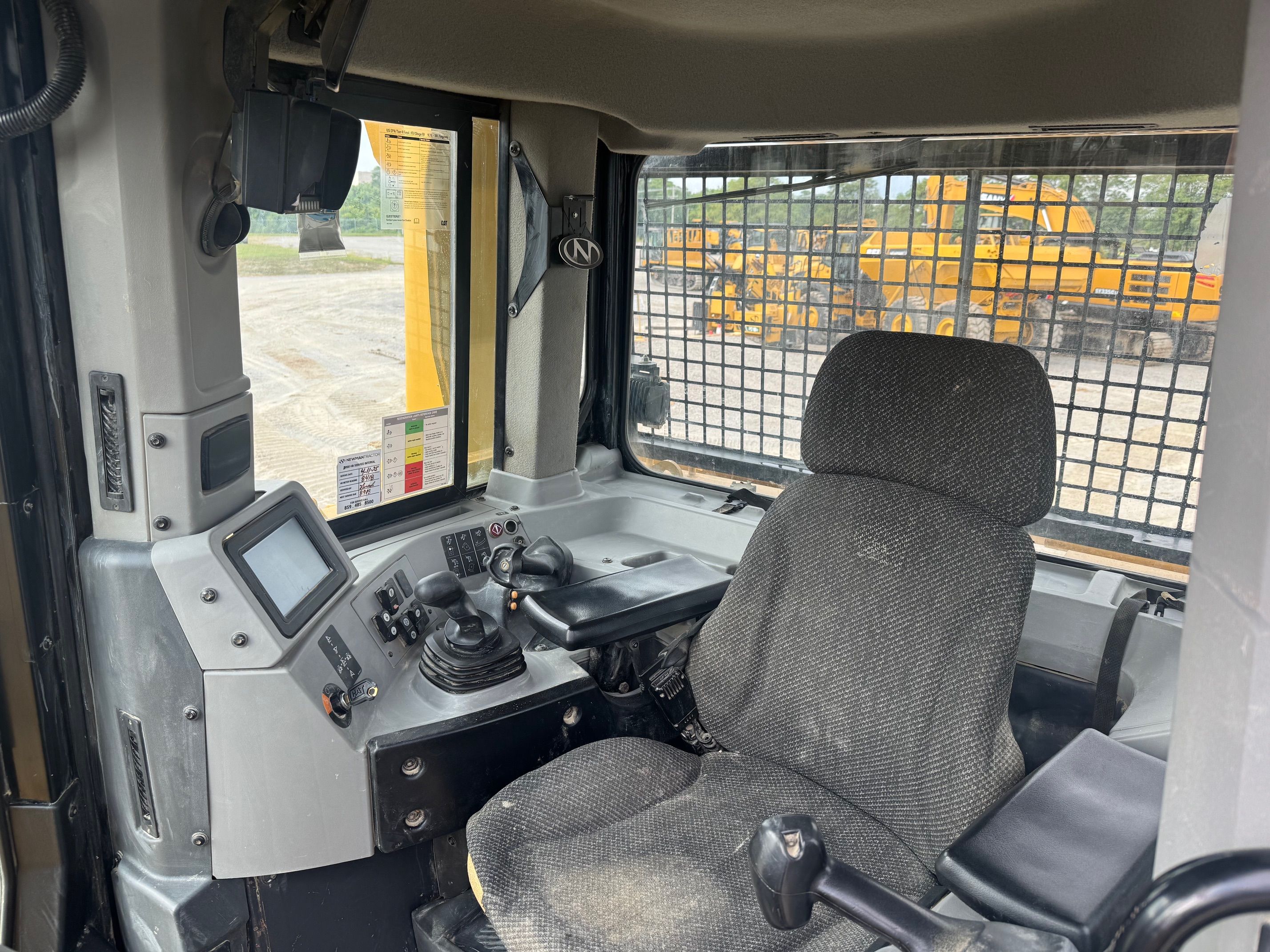 2017 CAT D8T Photo 13 Thumbnail