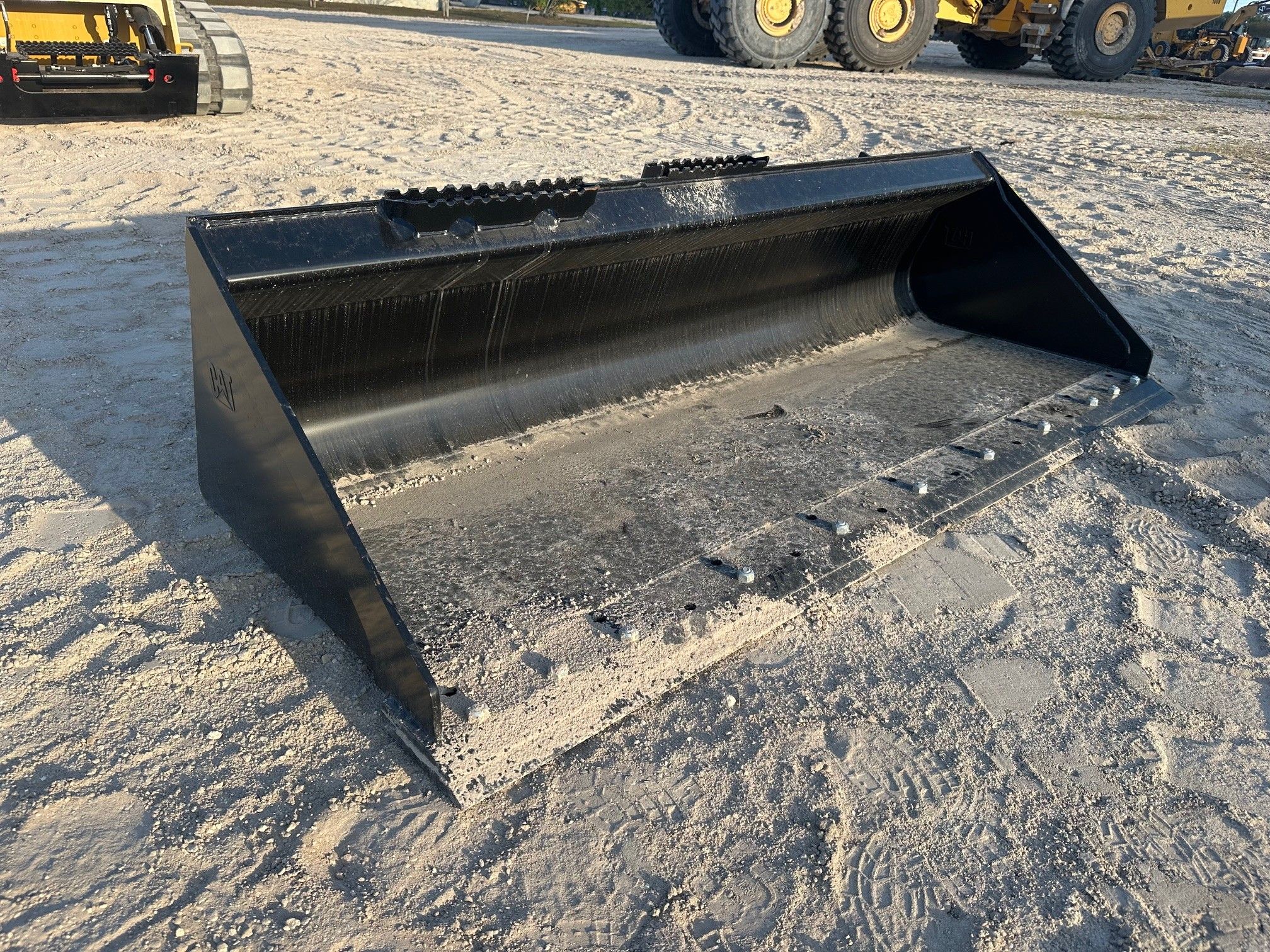 CAT 299D3 80" Skid Steer Bucket Photo 4 Thumbnail