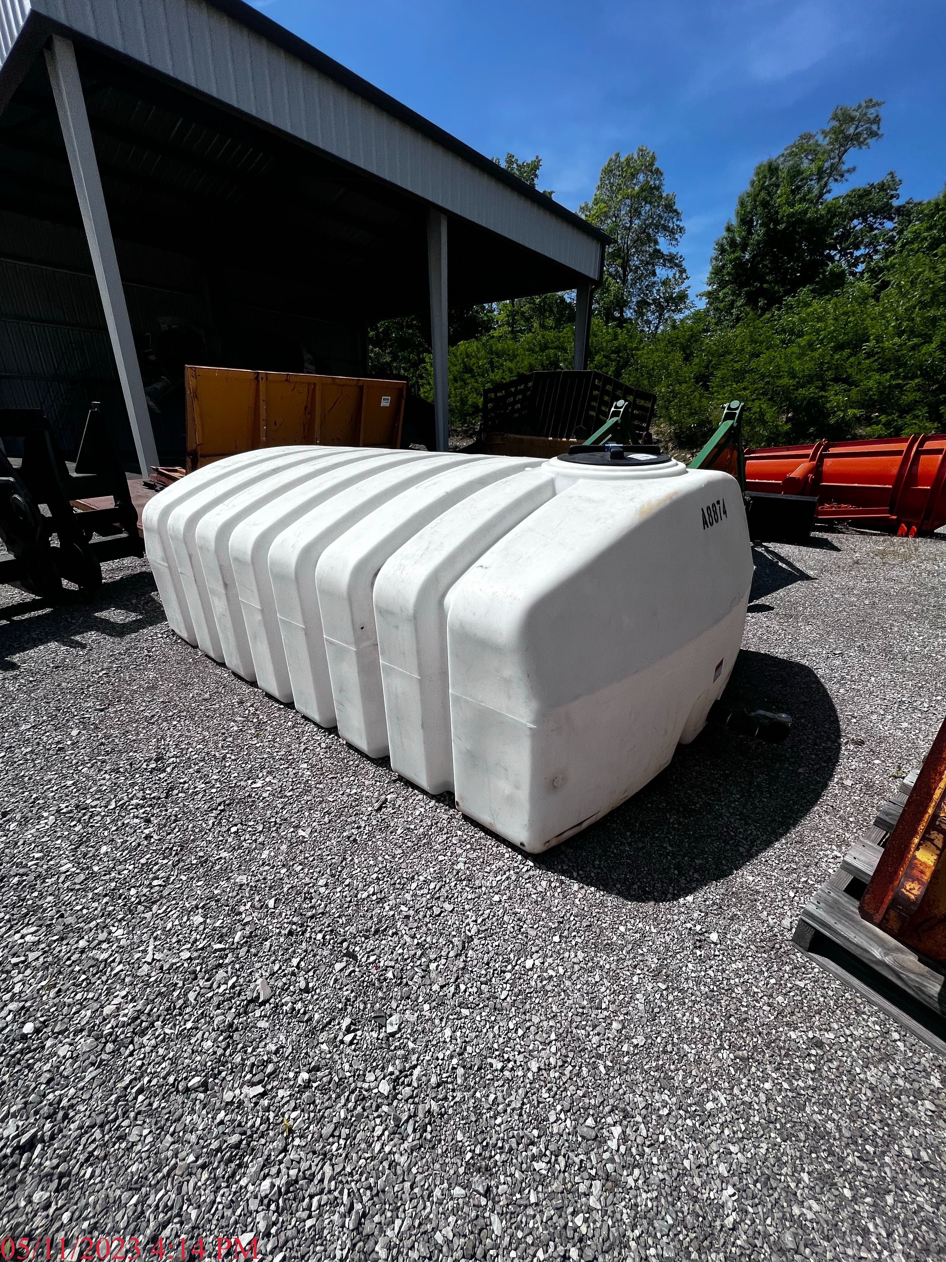 WATER HAULING TANK, 1600 GALLONS, LOW PROFILE Photo 1 Thumbnail