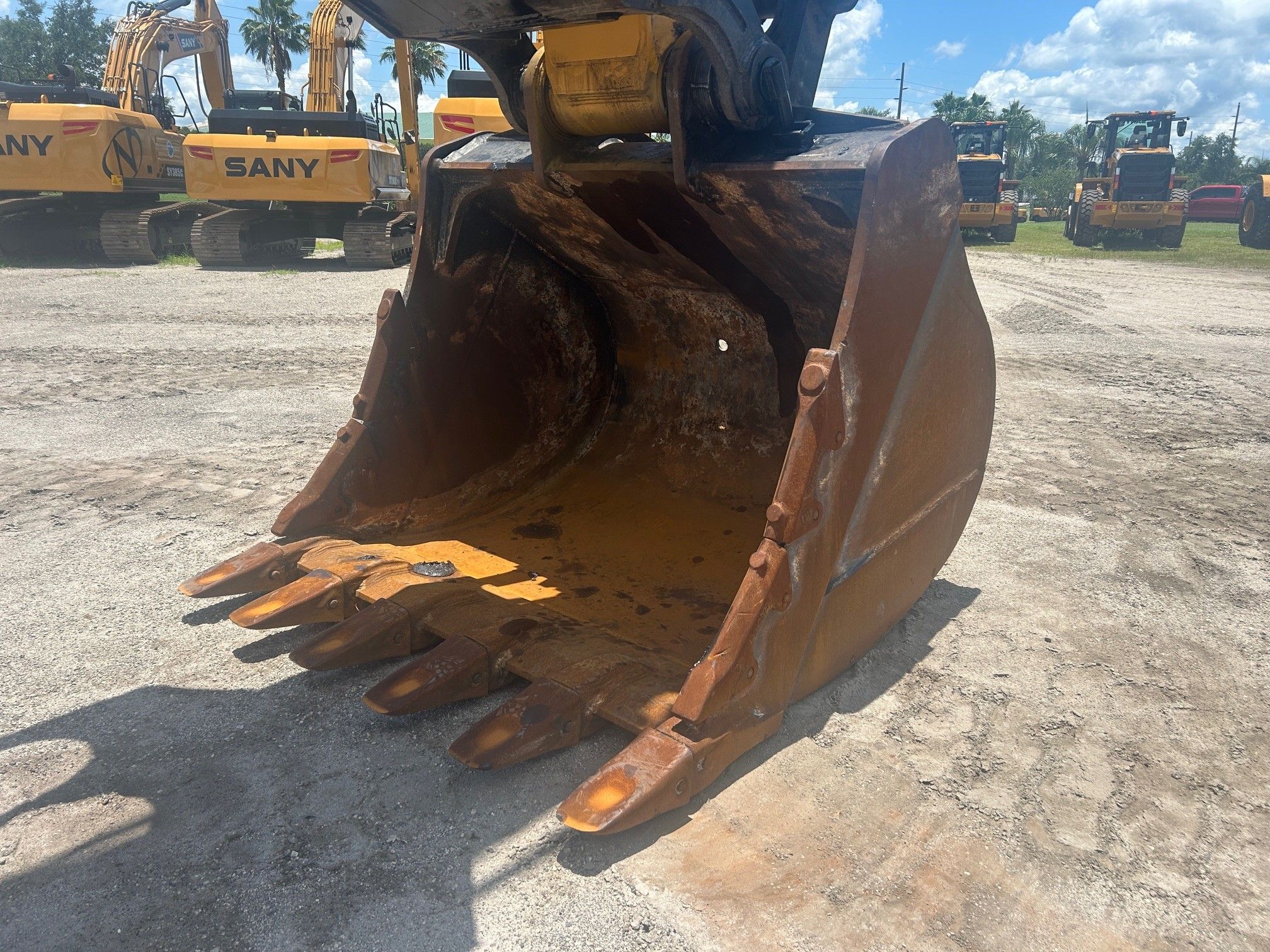 72" BUCKET FOR SY500H Photo 1 Thumbnail