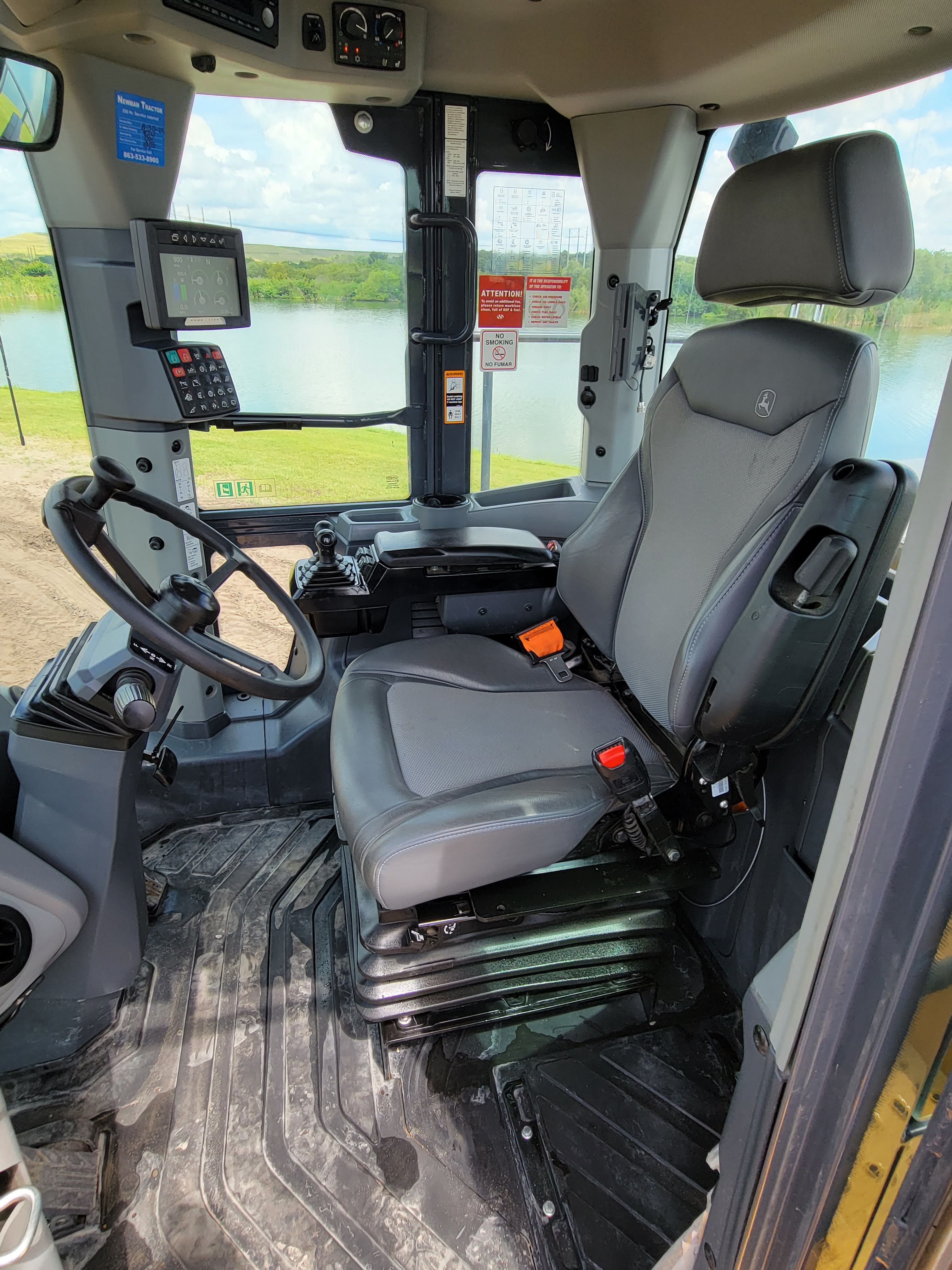 2021 JOHN DEERE 744L Photo 11 Thumbnail