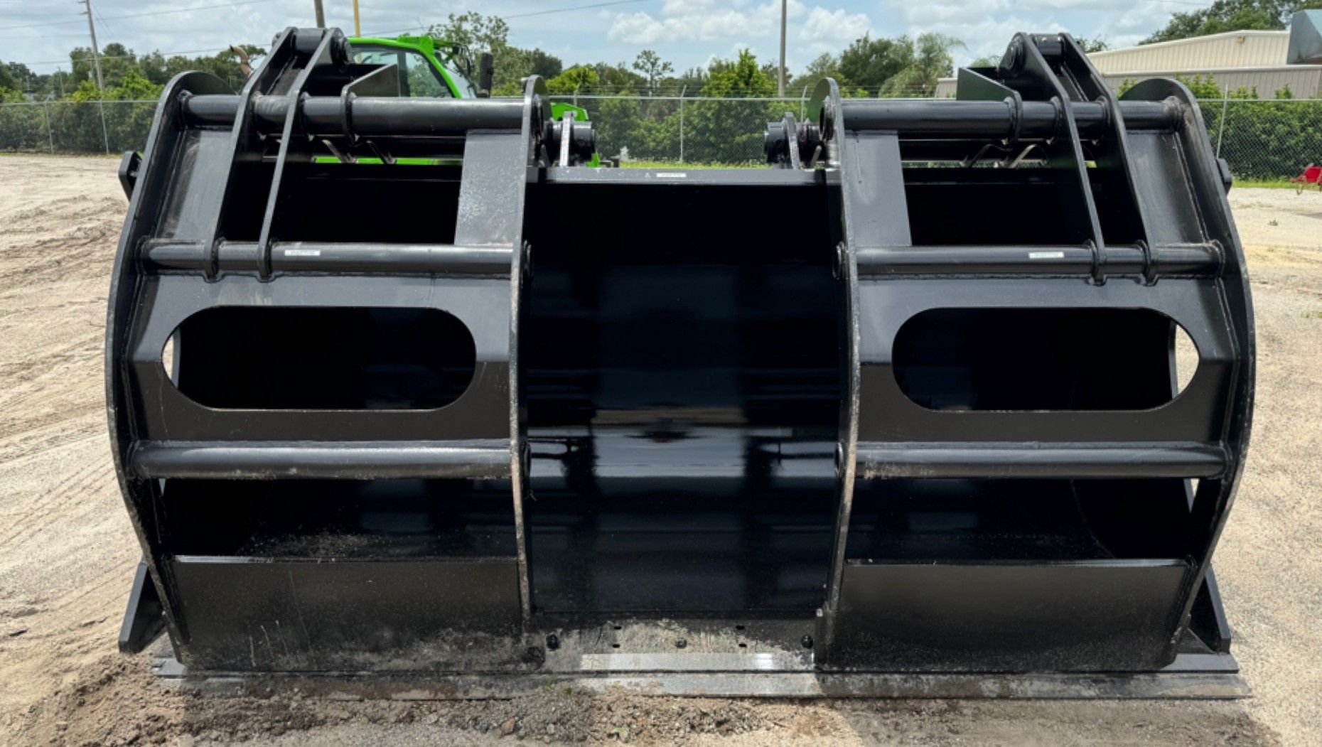 108" GRAPPLE BUCKET FOR JRB416 COUPLER Photo 2 Thumbnail