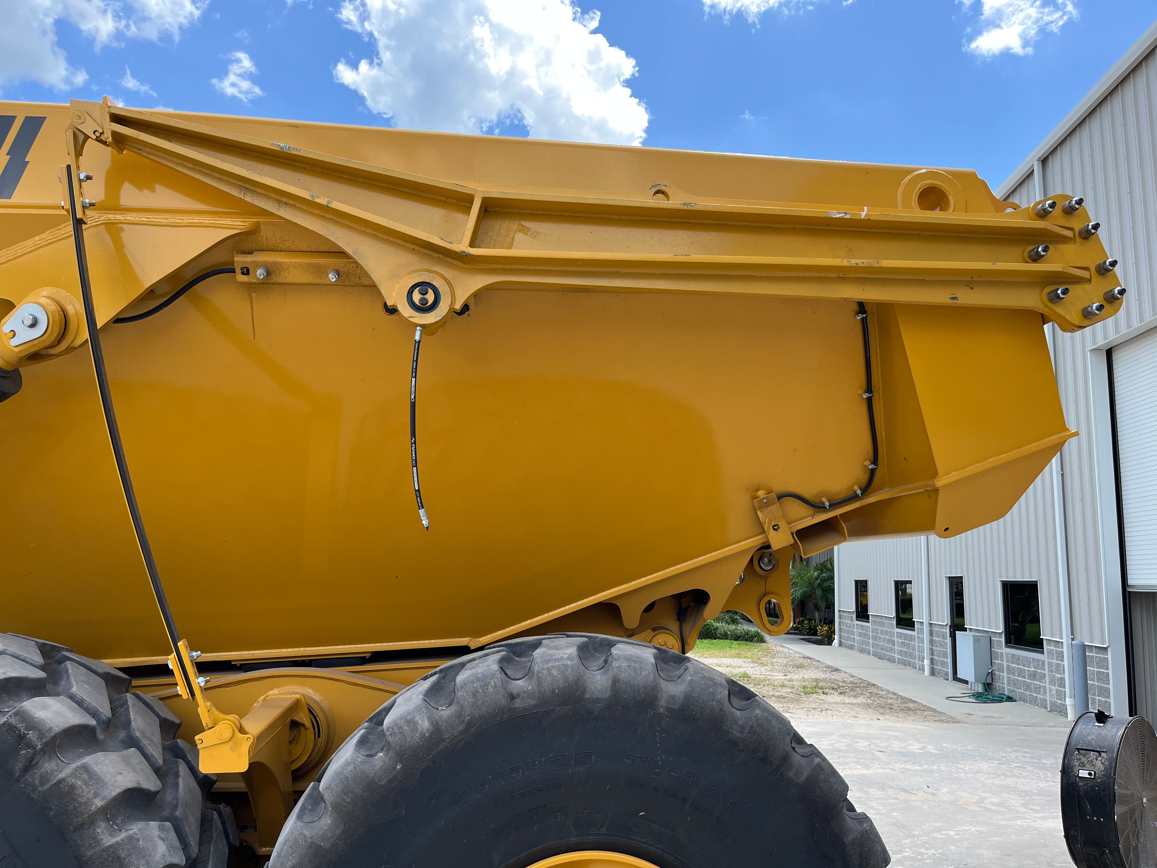 BELL B45E TAILGATE Photo 1 Thumbnail