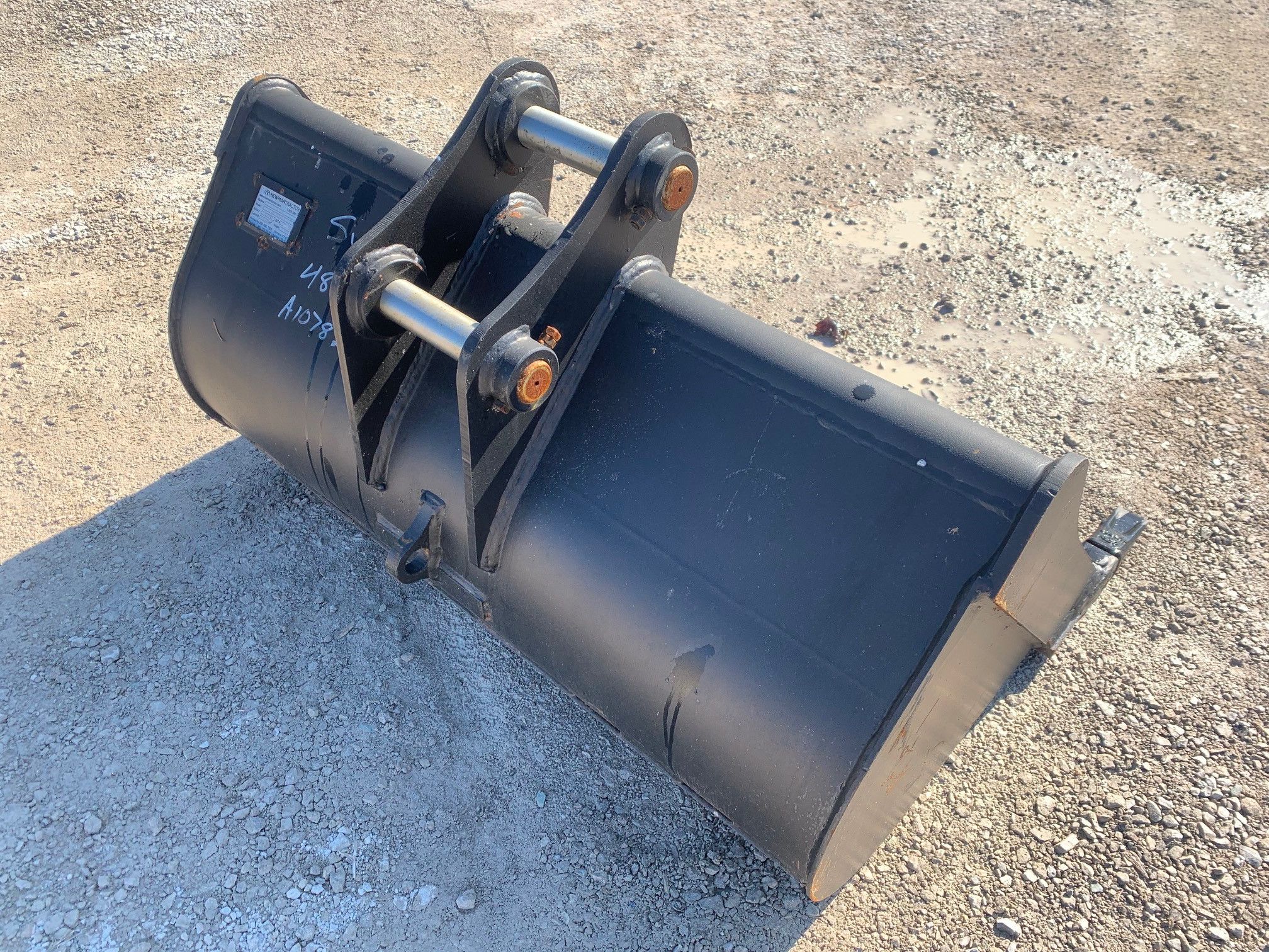 48" BUCKET FOR SY50U Photo 2 Thumbnail