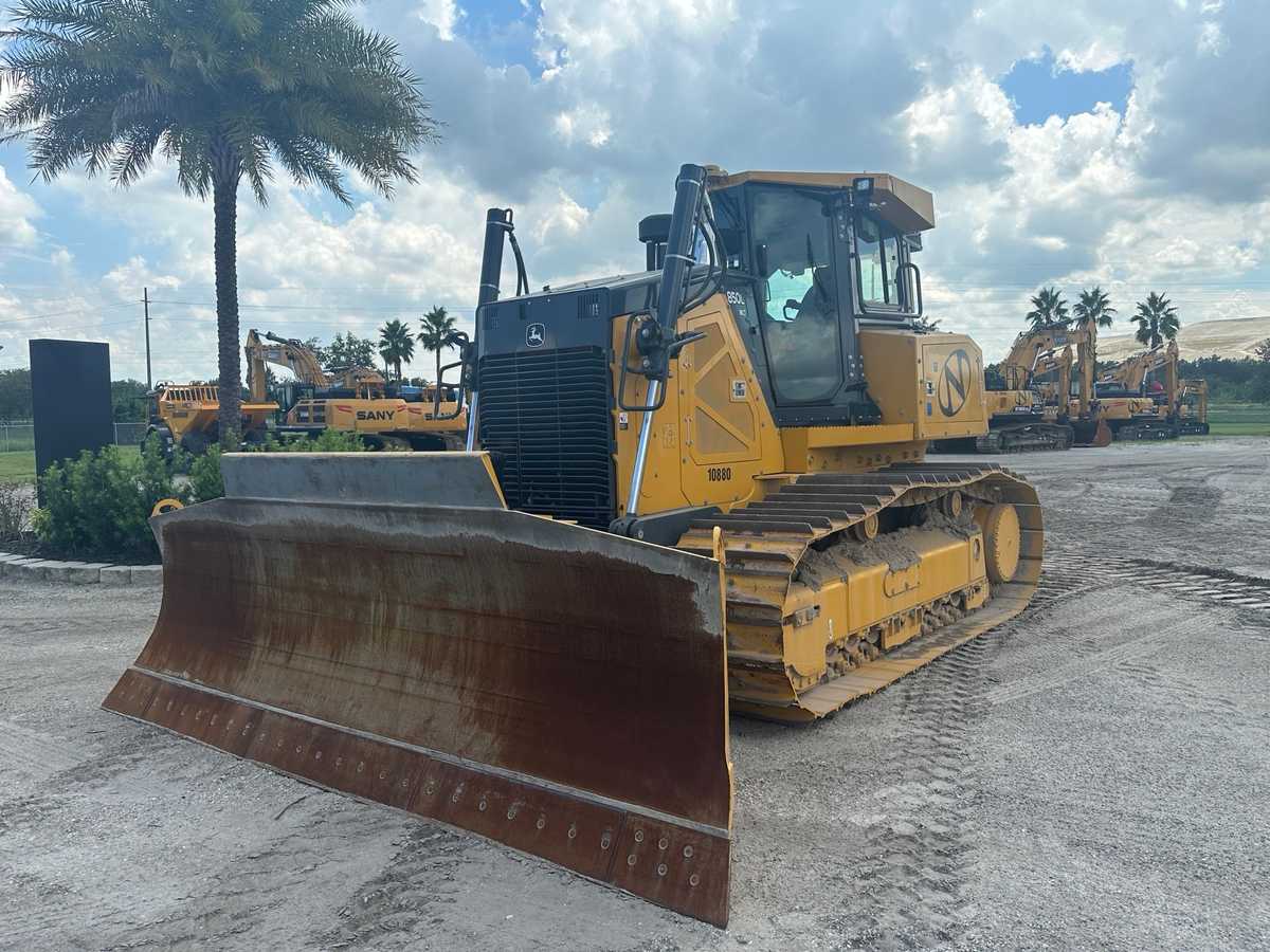 2023 JOHN DEERE 850L WLT Photo 1