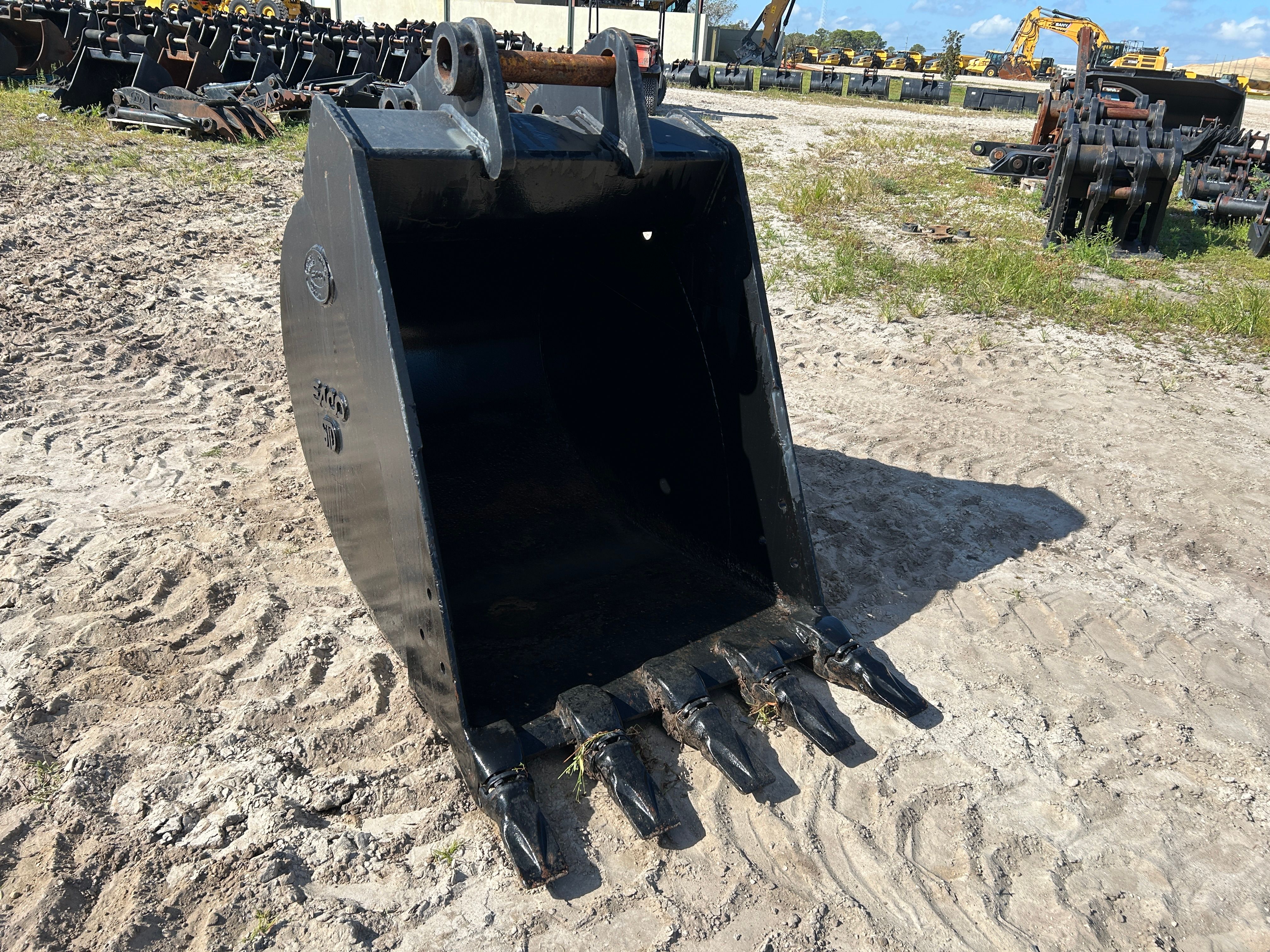 42" BUCKET FOR SANY SY215C Photo 3 Thumbnail