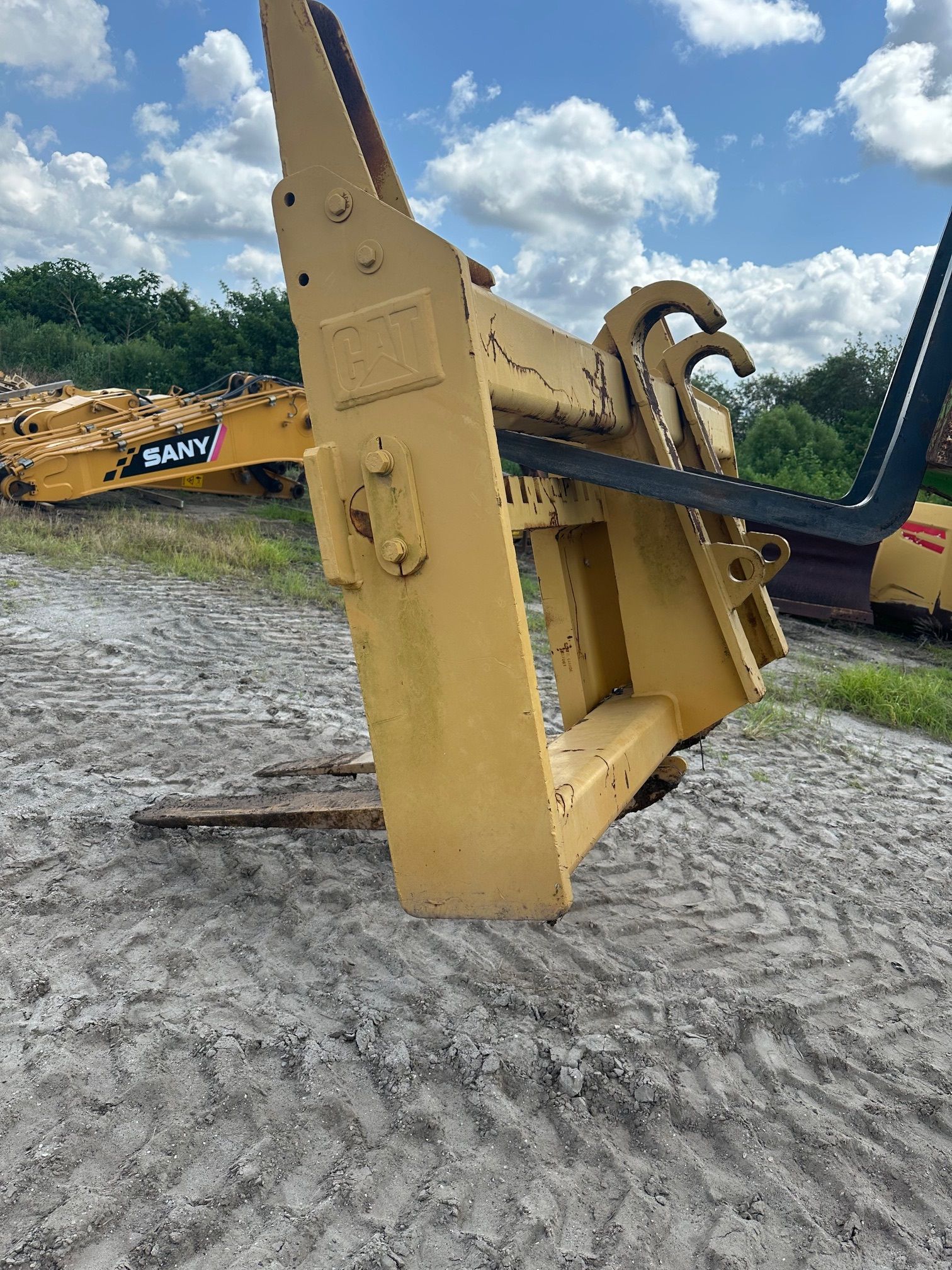 57" FORKS FOR 950H WHEEL LOADER Photo 2 Thumbnail