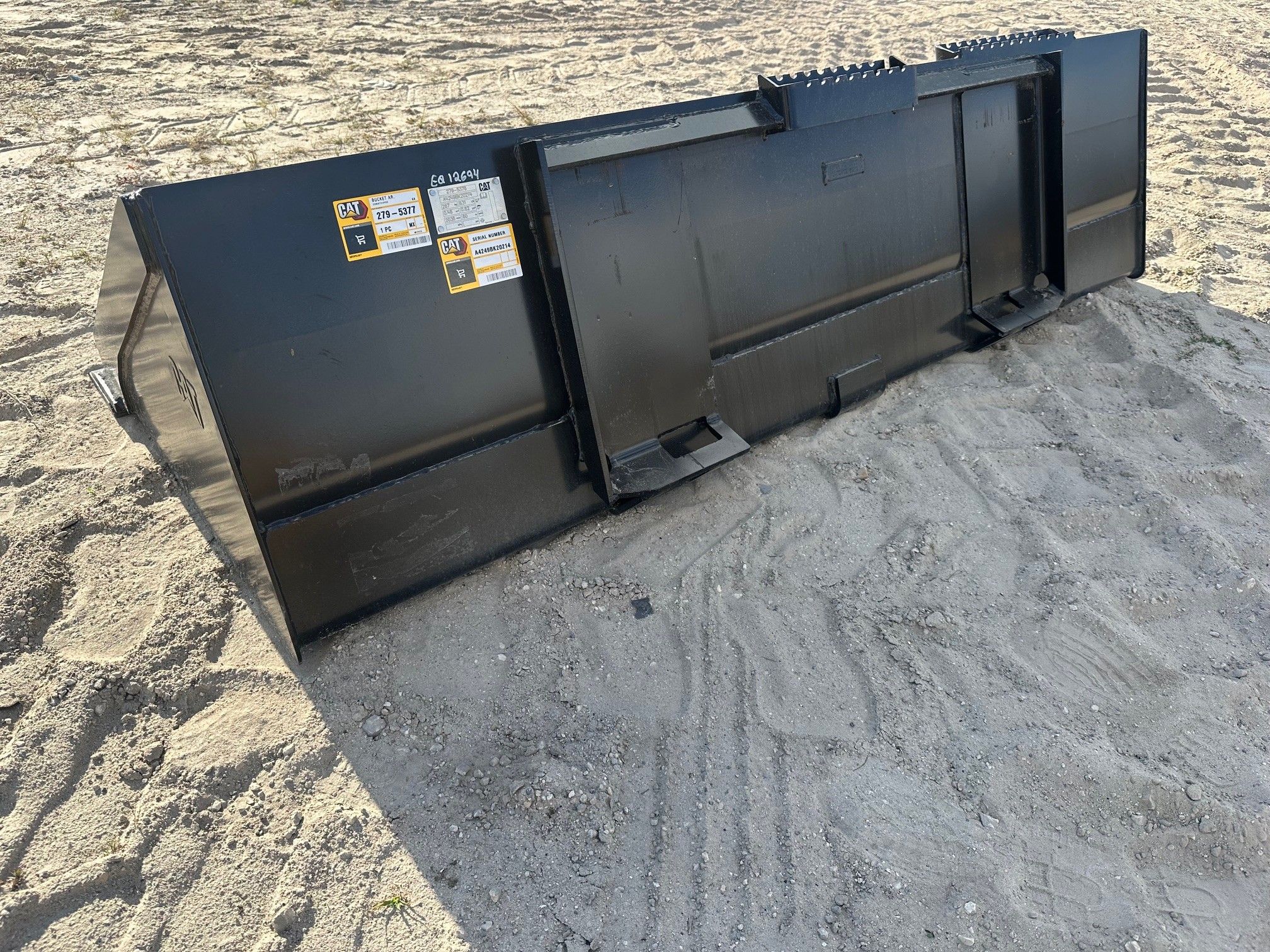 CAT 299D3 80" Skid Steer Bucket Photo 2 Thumbnail