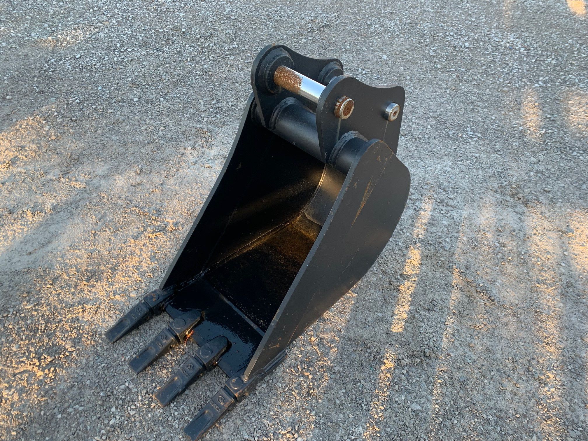 18" BUCKET FOR SY60C Photo 4 Thumbnail