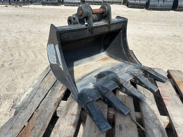 24" BUCKET FOR SY16C Photo 3 Thumbnail