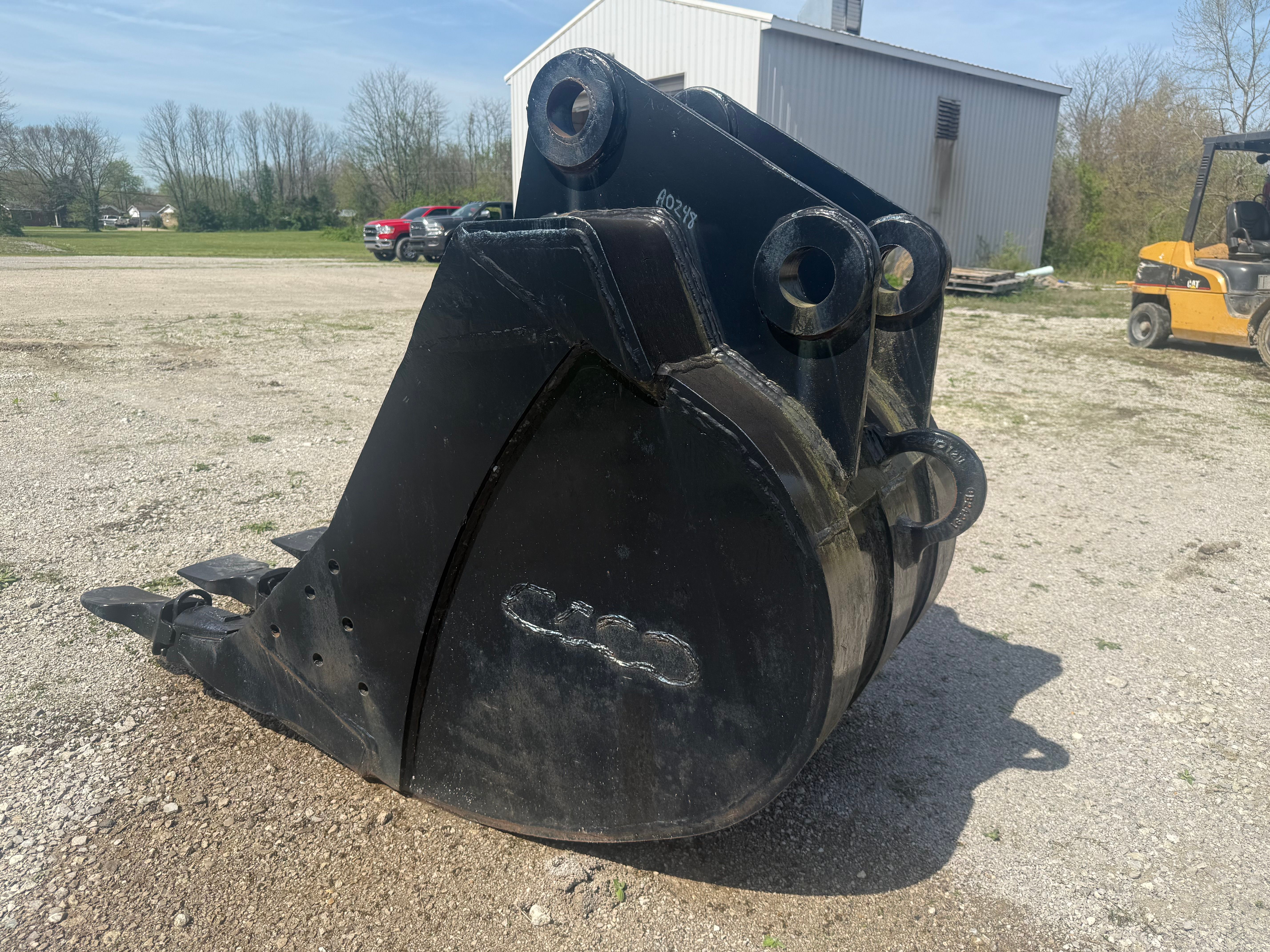 36" EXCAVATOR BUCKET Photo 2 Thumbnail