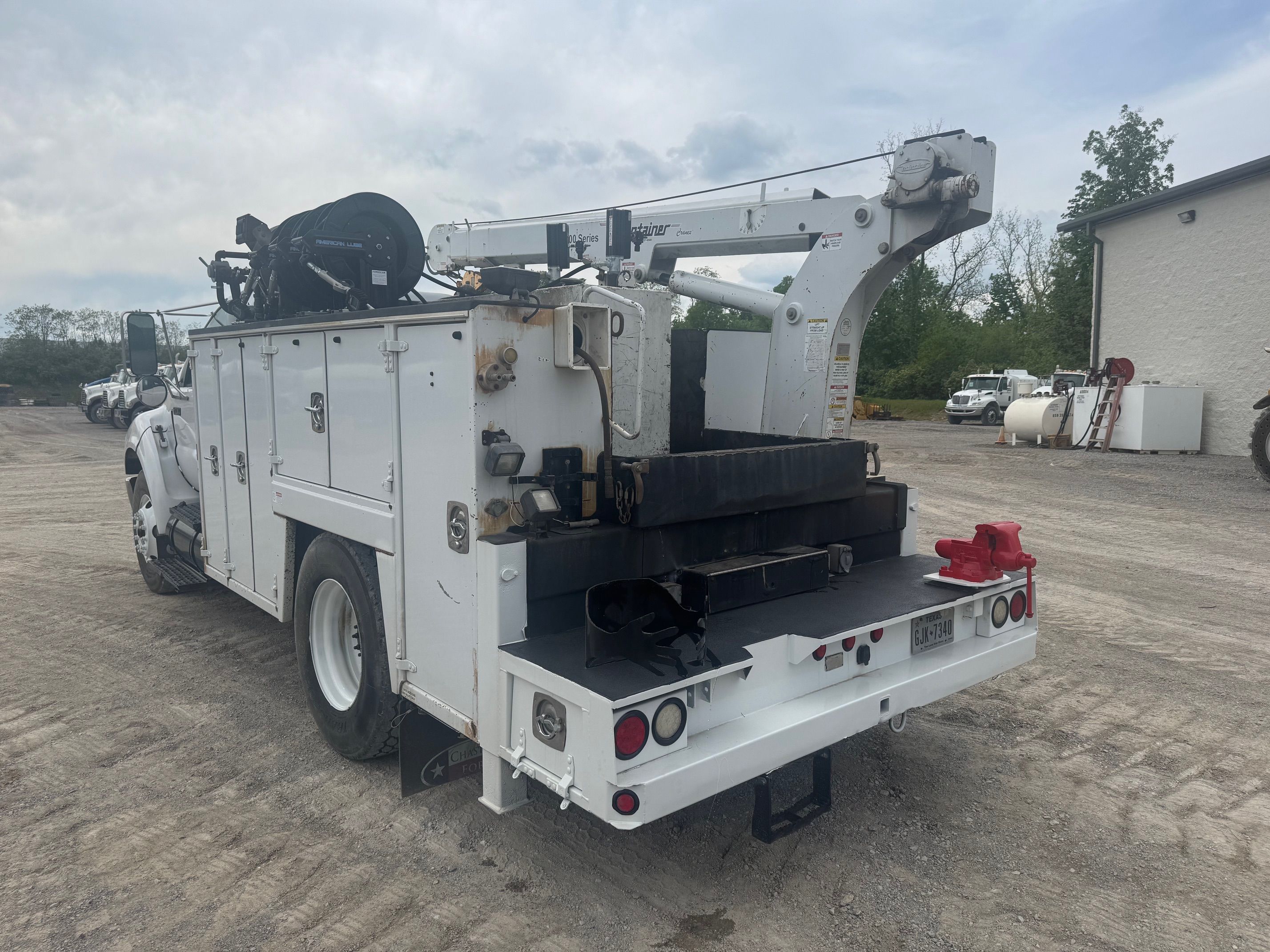 2009 FORD F750 SERVICE TRUCK Photo 2 Thumbnail