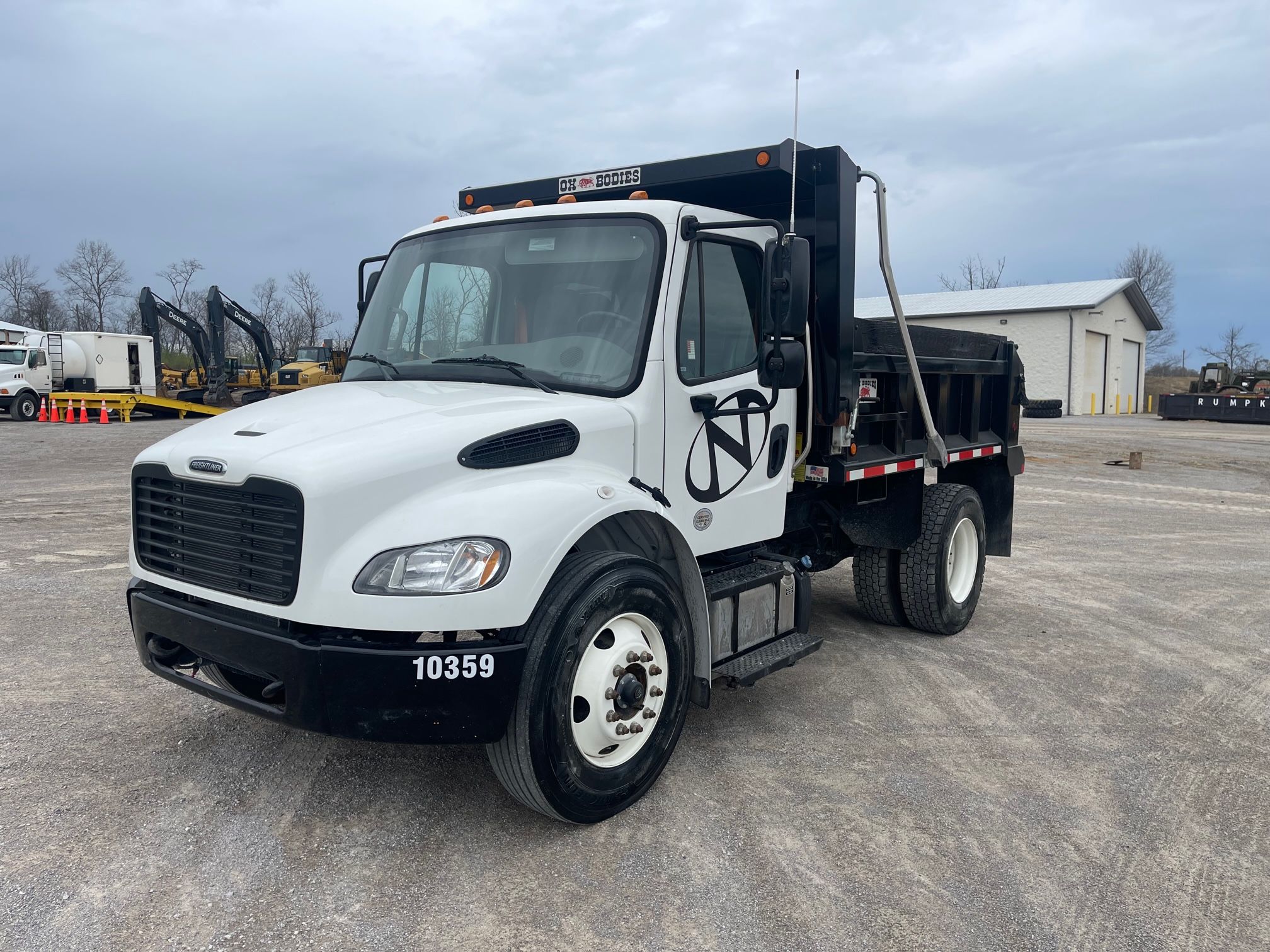 2021 FREIGHTLINER M2 106 Photo 1 Thumbnail