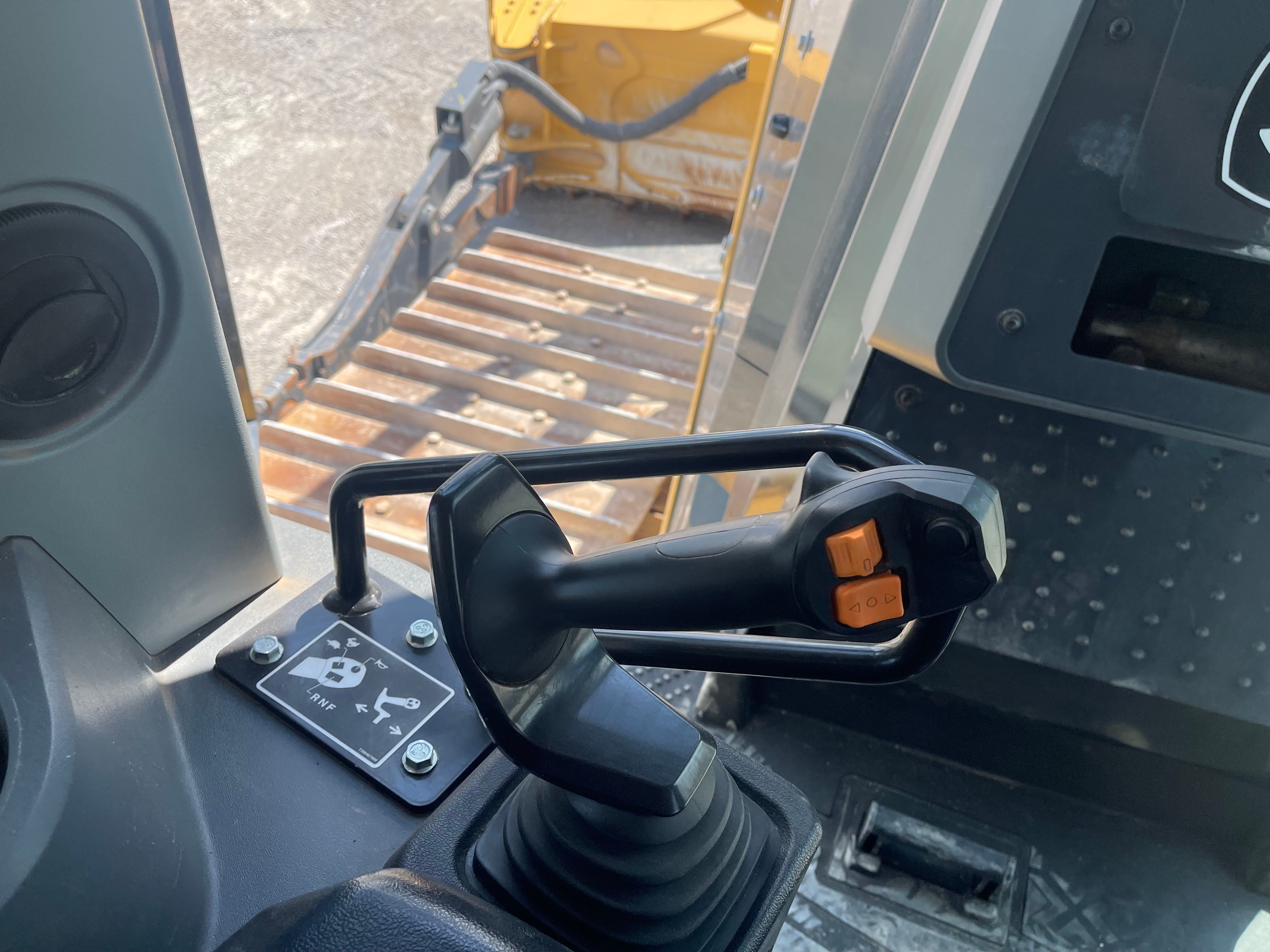 2019 JOHN DEERE 850L Photo 10 Thumbnail